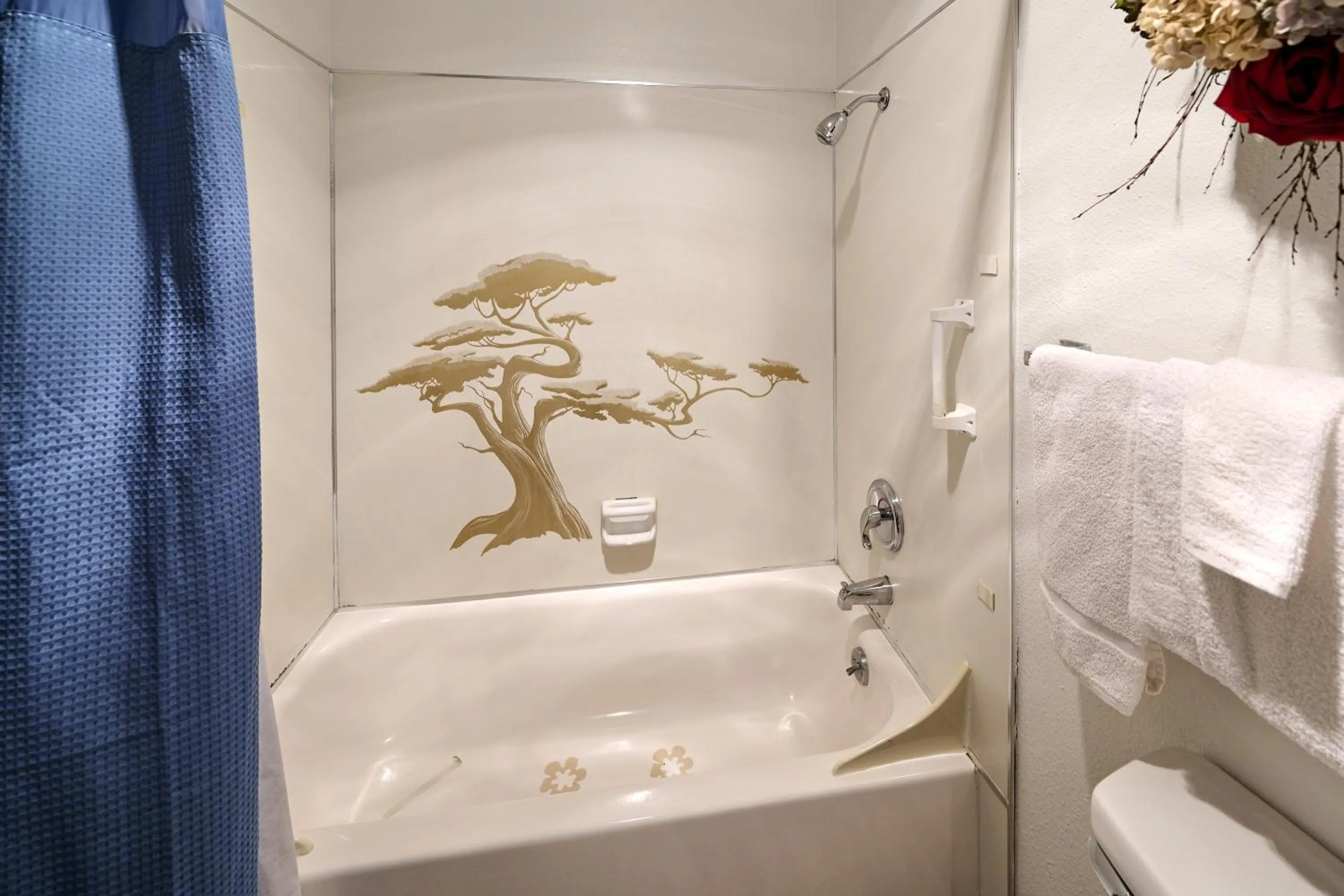 Bathroom in Surftides Plaza Rentals