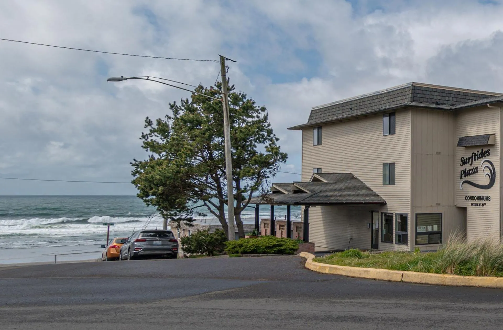 Property building in Surftides Plaza Rentals