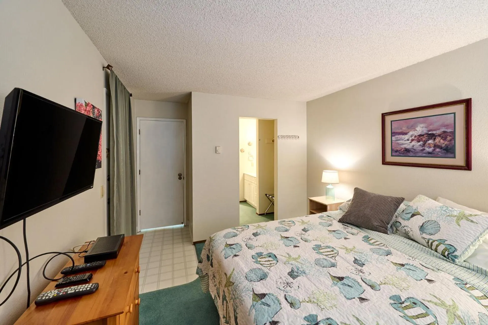 Bed in Surftides Plaza Rentals