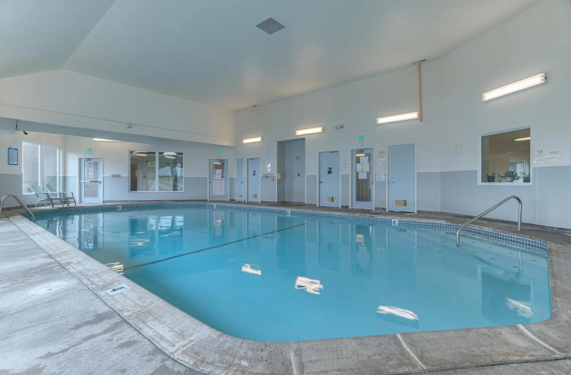 Swimming pool in Surftides Plaza Rentals