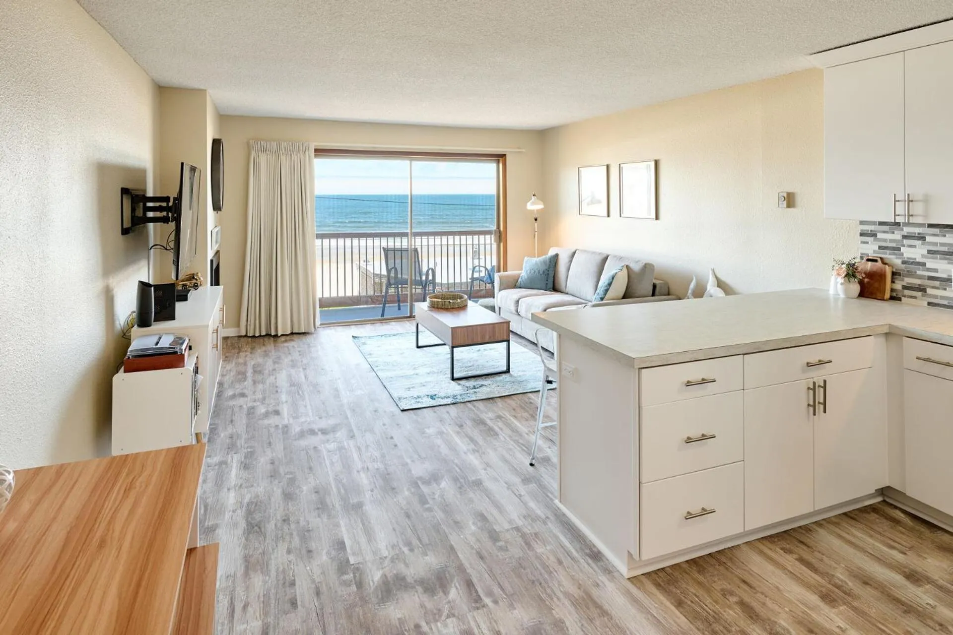 Living room in Surftides Plaza Rentals