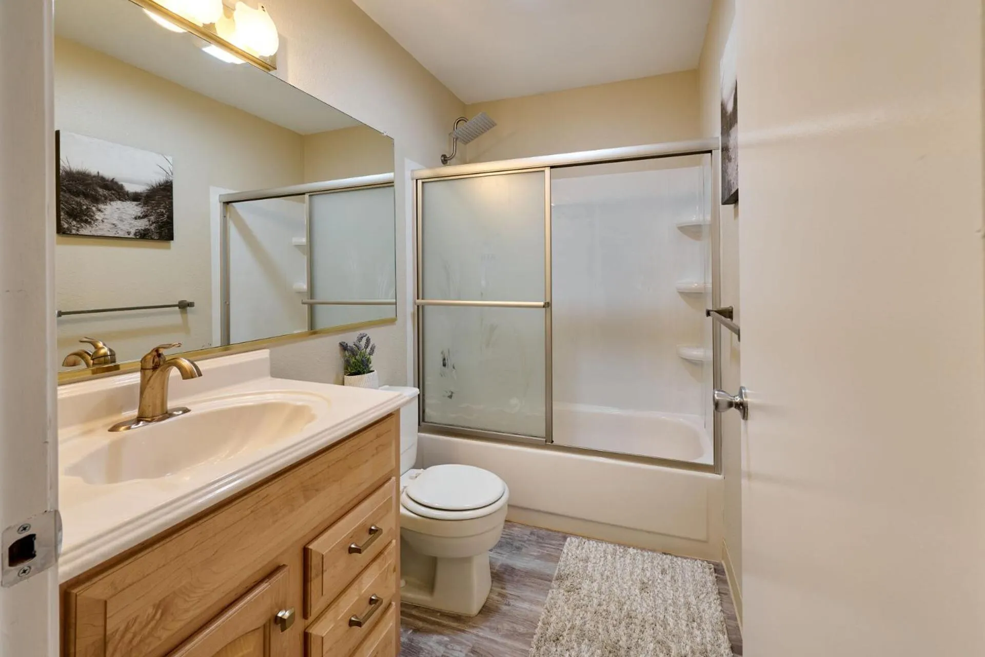 Shower in Surftides Plaza Rentals