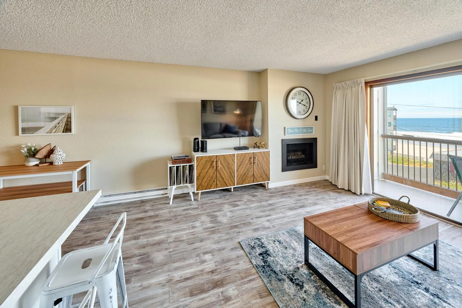 TV and multimedia in Surftides Plaza Rentals