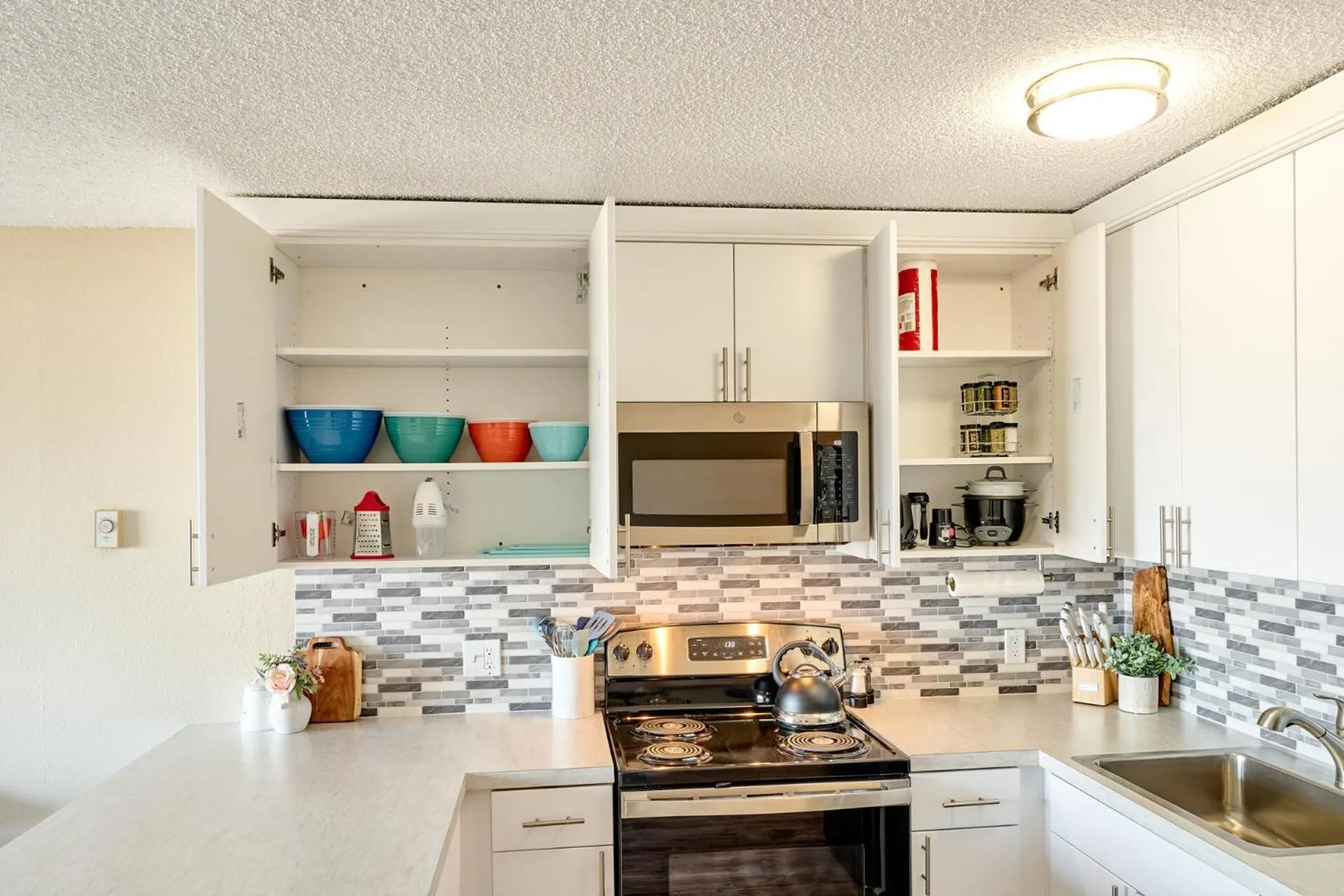 Kitchen or kitchenette in Surftides Plaza Rentals