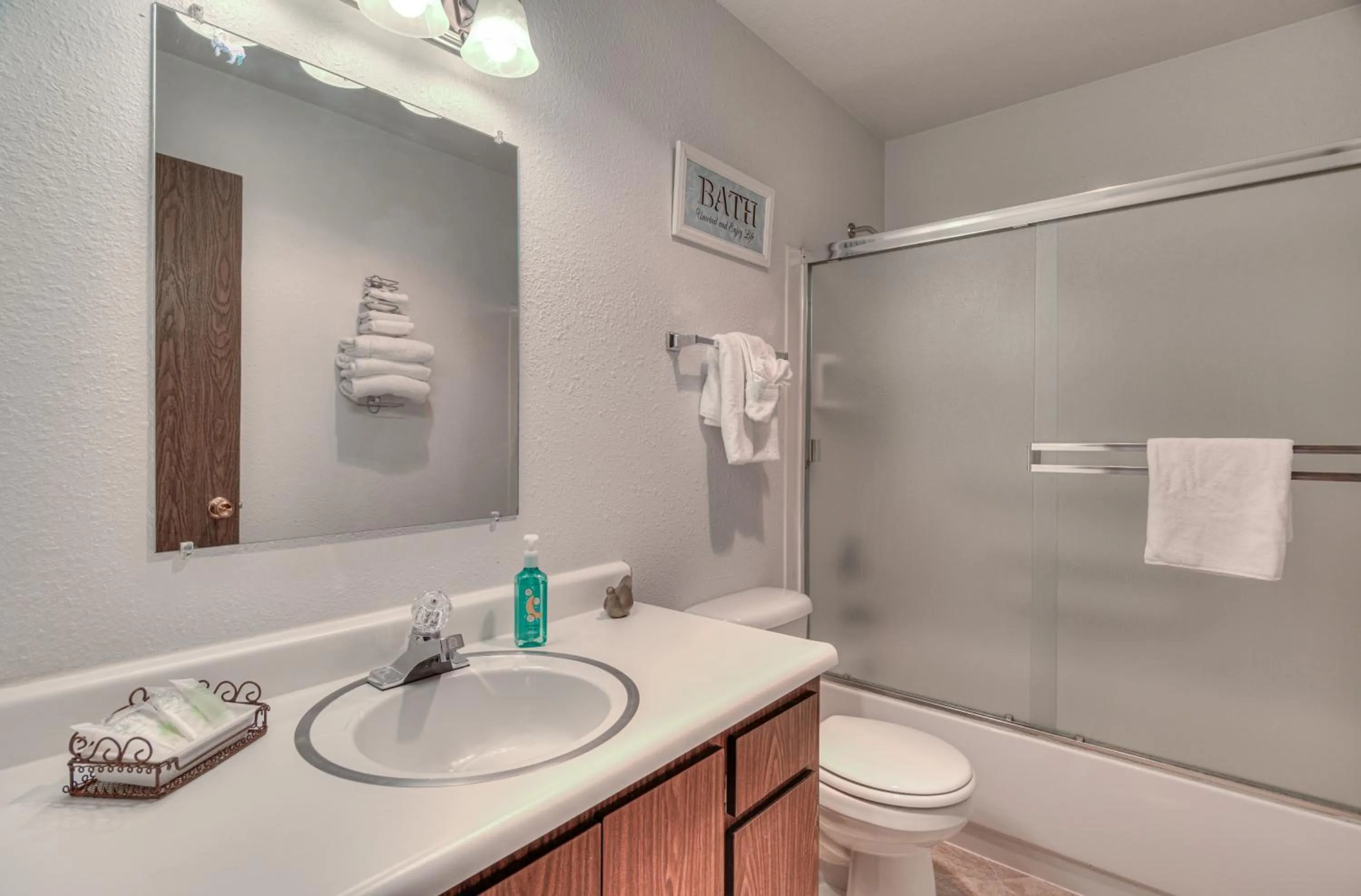 Shower in Surftides Plaza Rentals