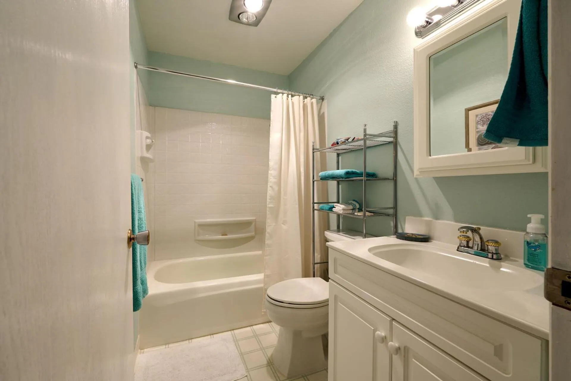 Toilet in Surftides Plaza Rentals