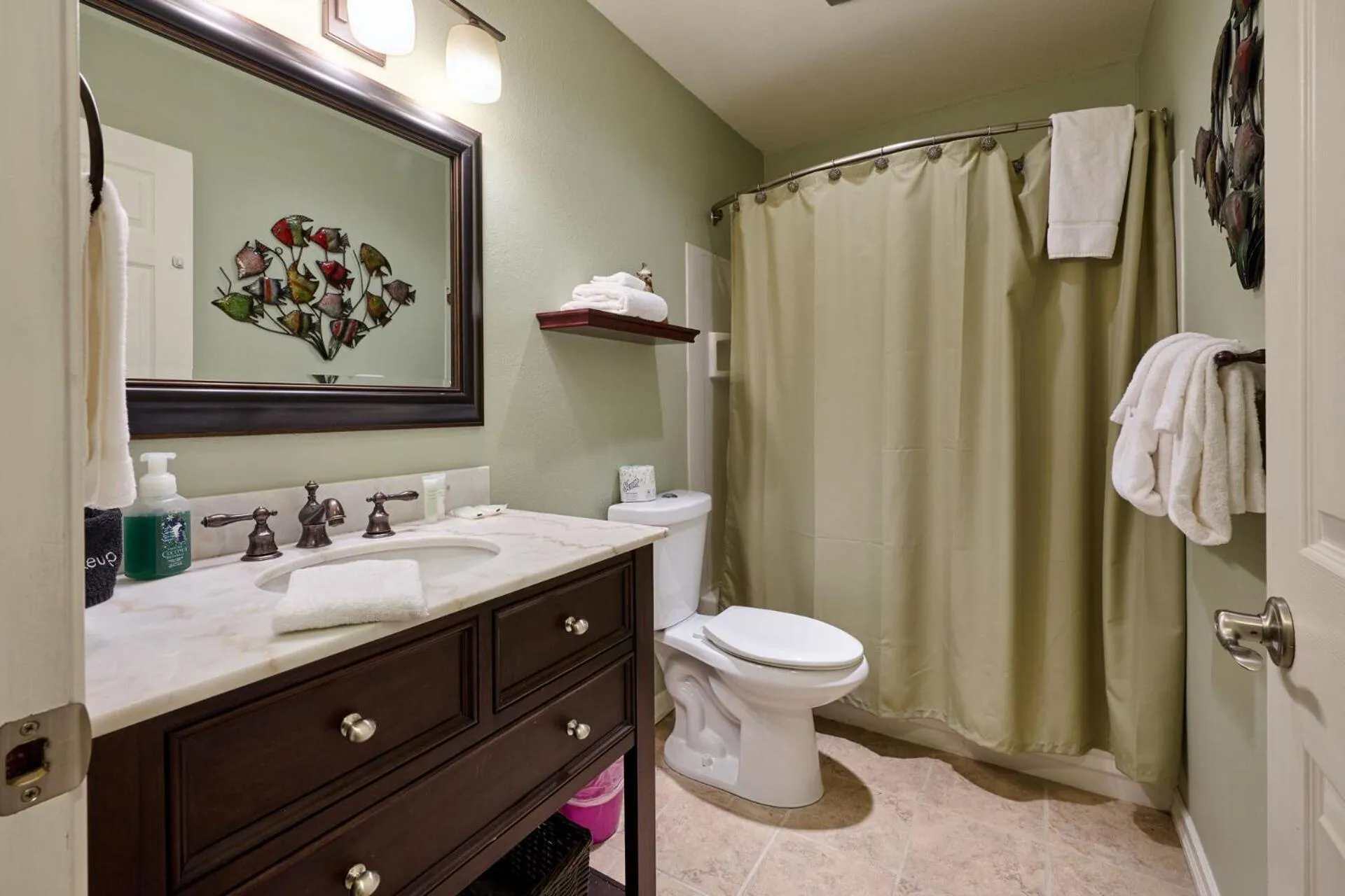 Shower in Surftides Plaza Rentals