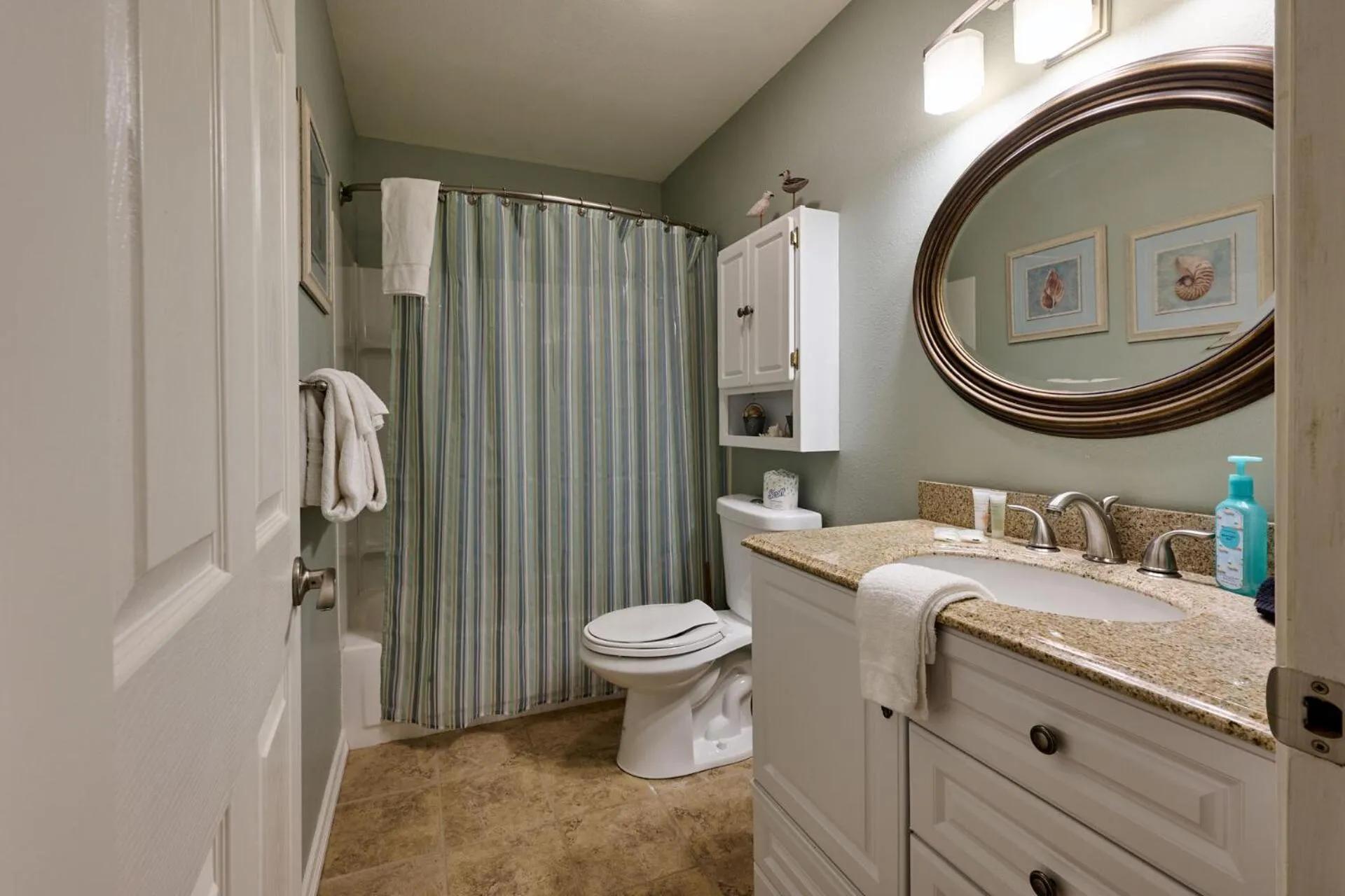 Shower in Surftides Plaza Rentals