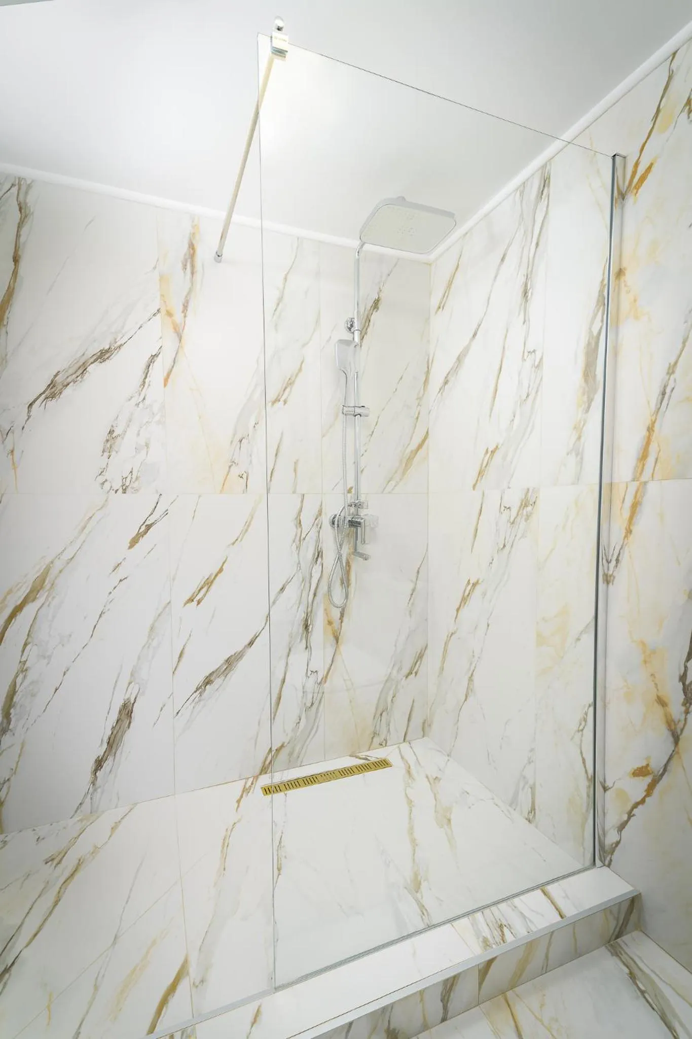 Shower in Hotel Francesca