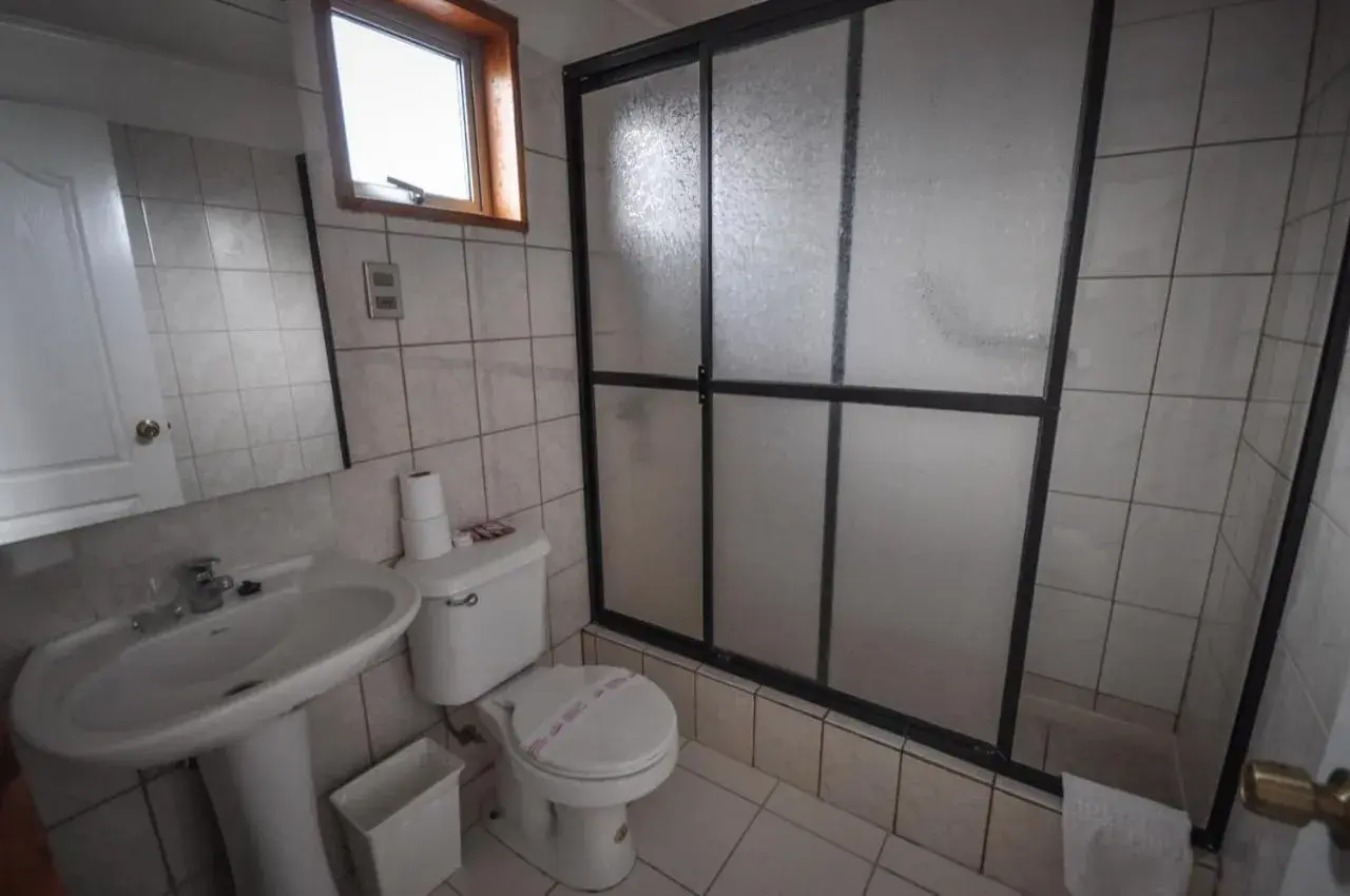 Twin Room with Private Bathroom - single occupancy in Hostal Los Pinos Twin Room with Private Bathroom - single occupancy in Hostal Los Pinos