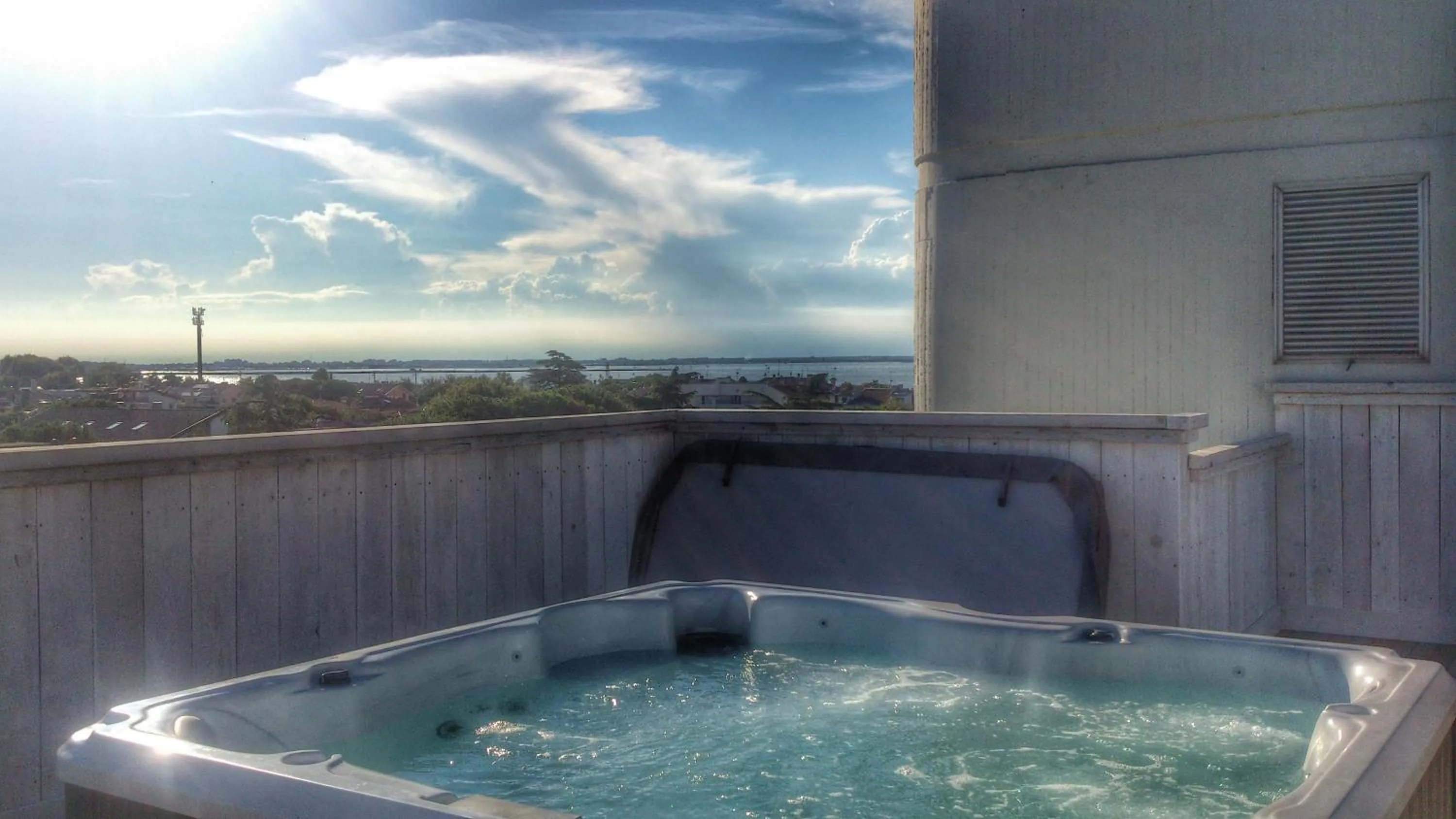 Hot Tub in Aparthotel Ponza