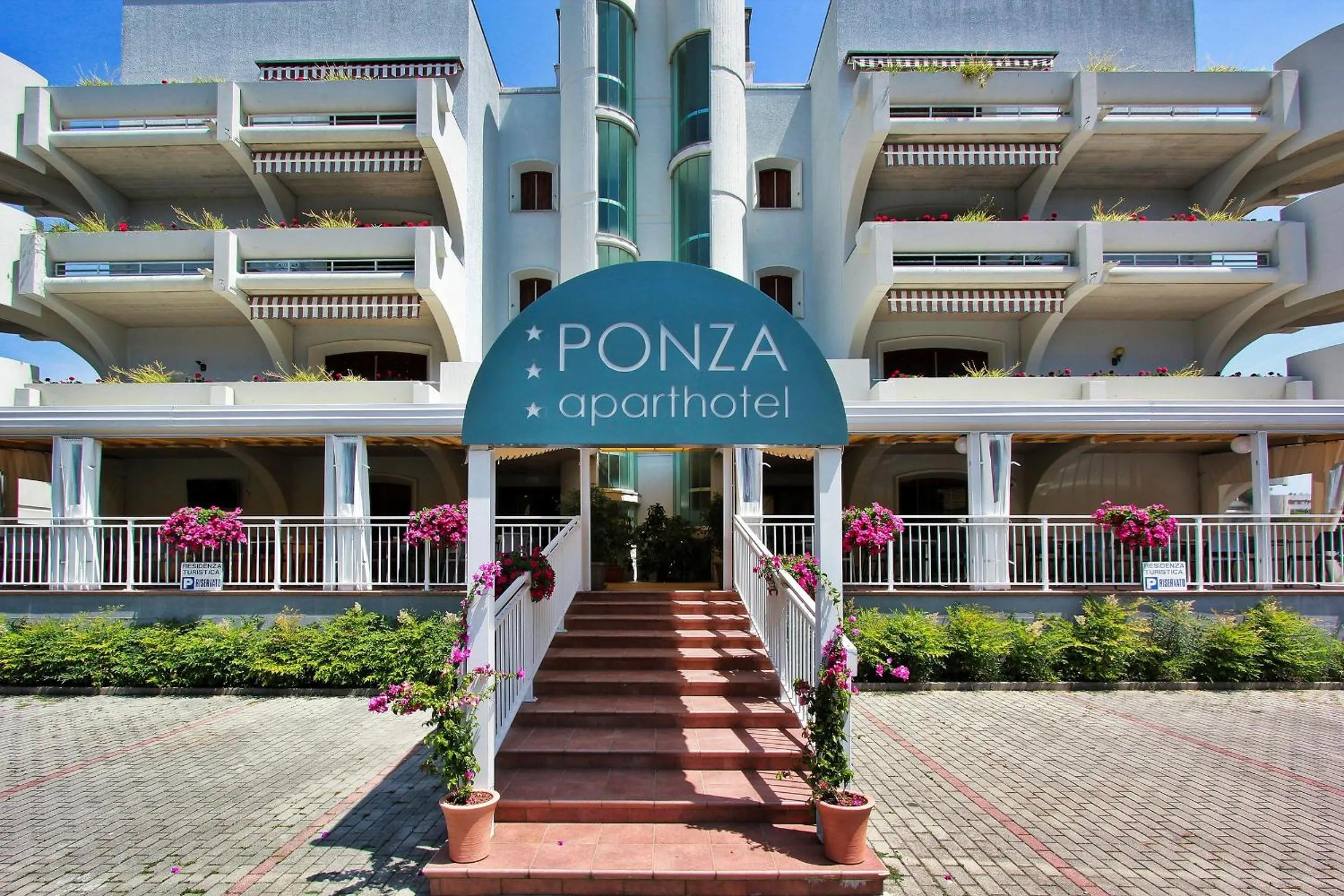 Facade/entrance in Aparthotel Ponza