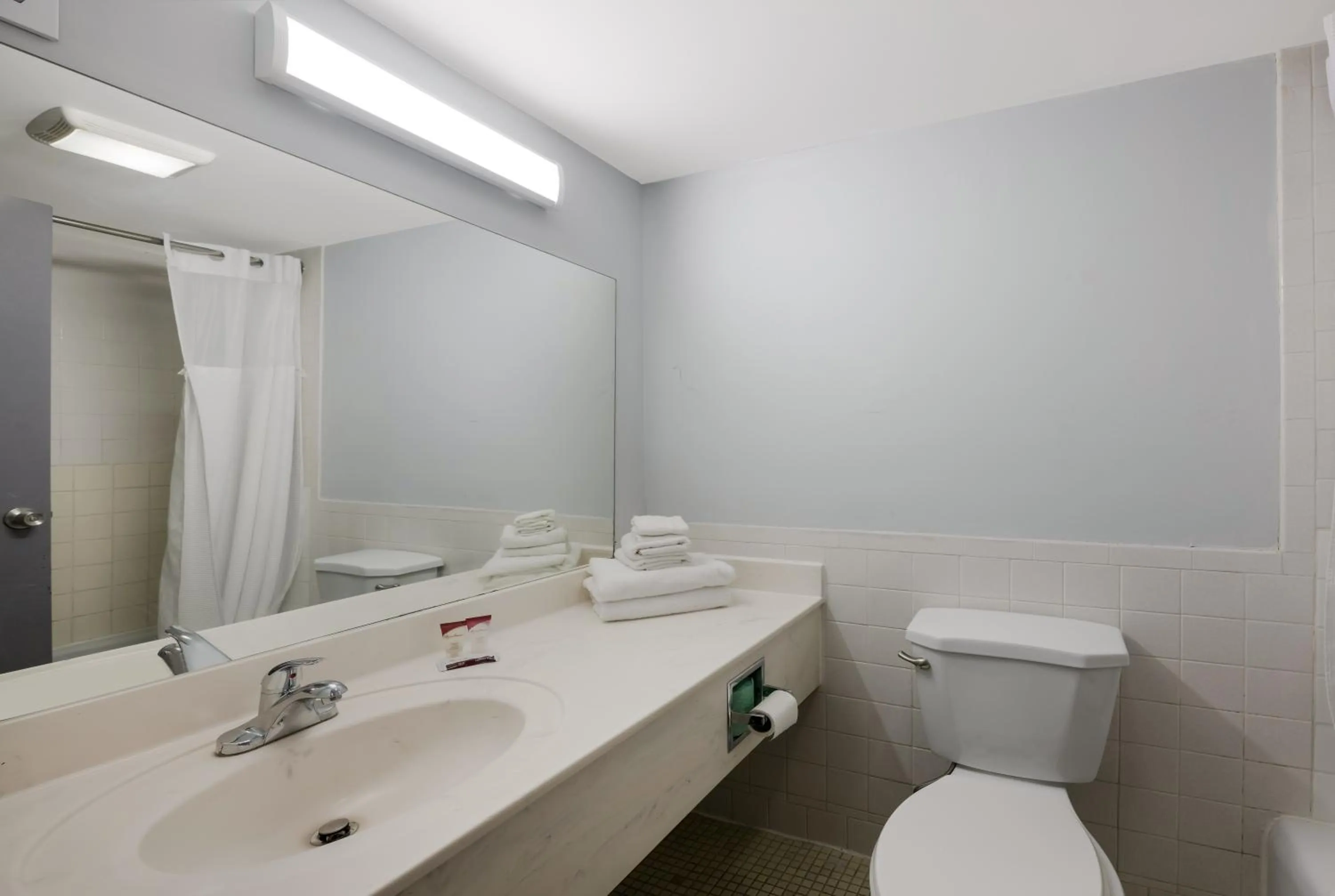 Bathroom in Essence Express Wayne