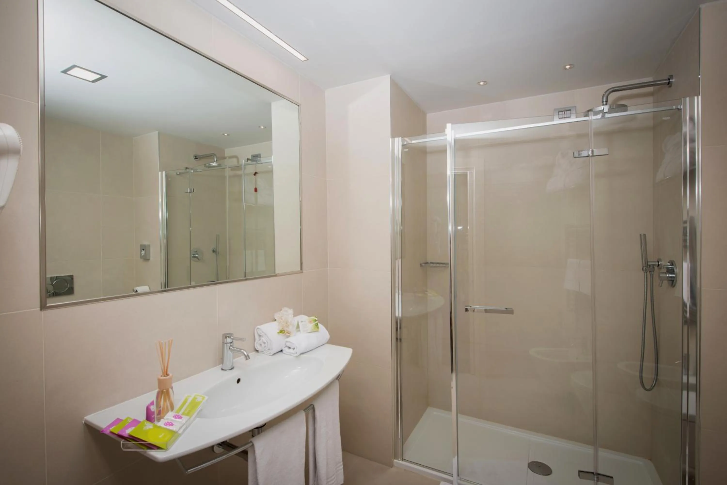 Shower in As Hotel Dei Giovi