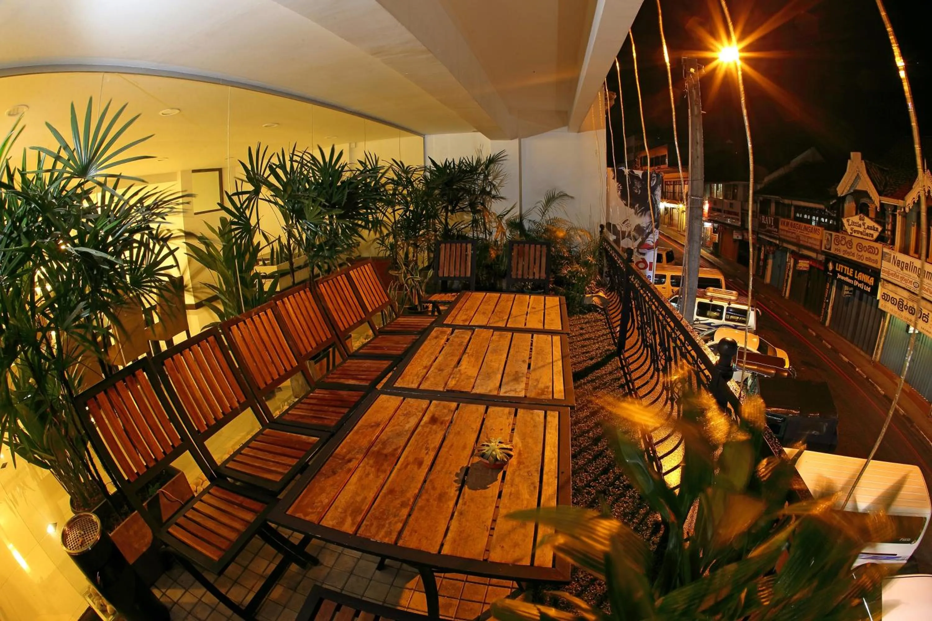 Night in Cafe Aroma Inn