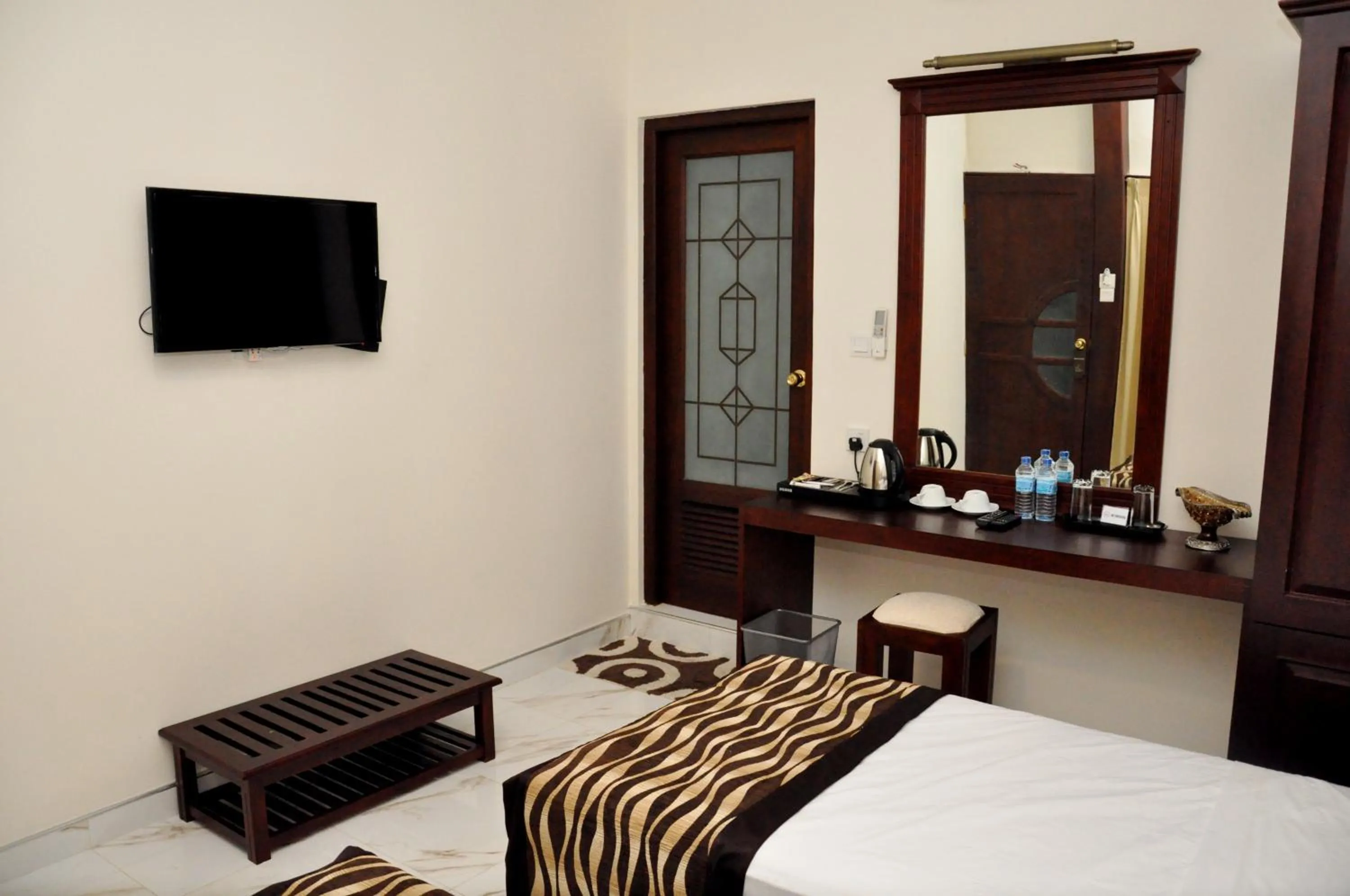 Bed in Cafe Aroma Inn