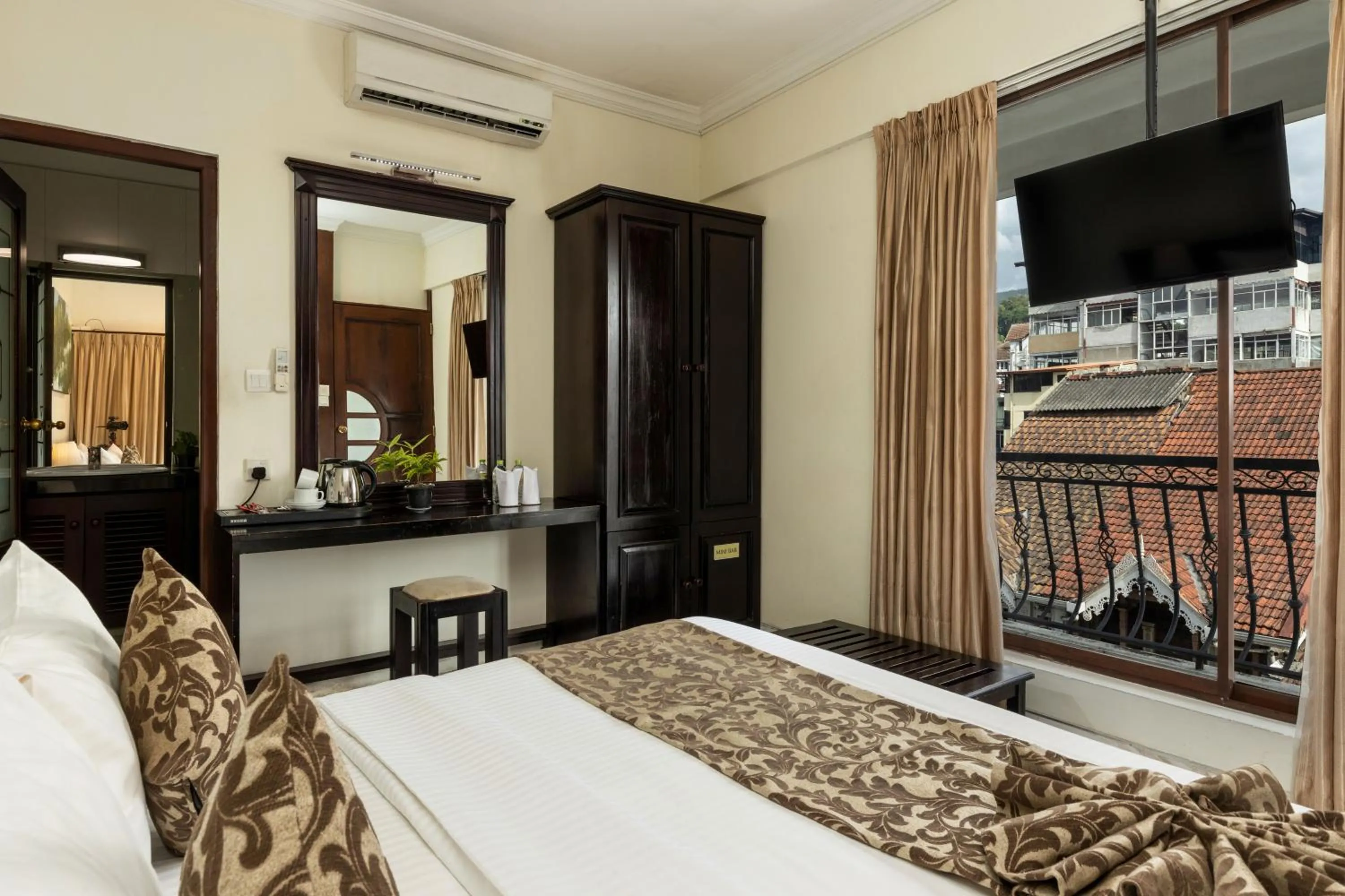 TV and multimedia, Bed in Cafe Aroma Inn