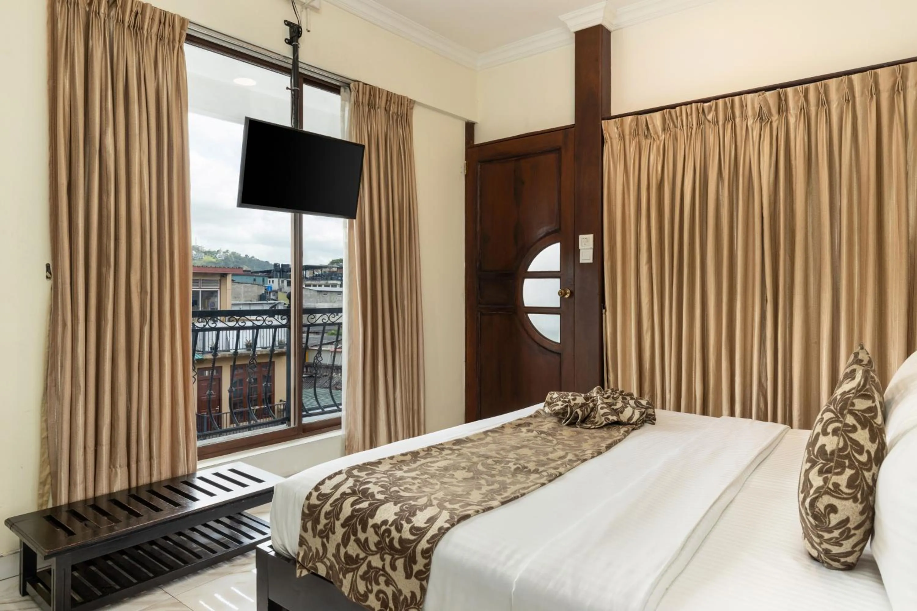 Bed in Cafe Aroma Inn