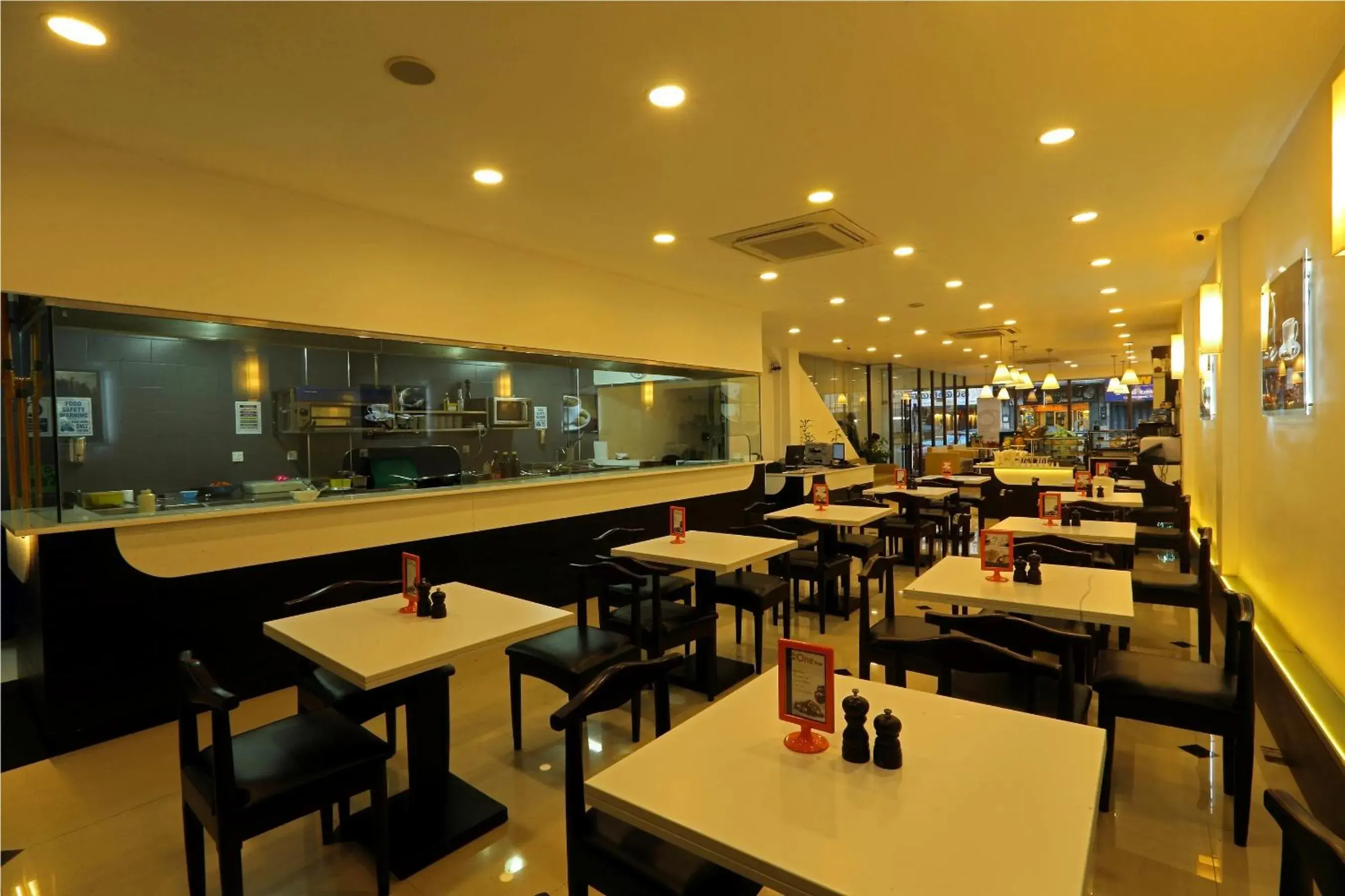 Lounge or bar in Cafe Aroma Inn Lounge or bar in Cafe Aroma Inn