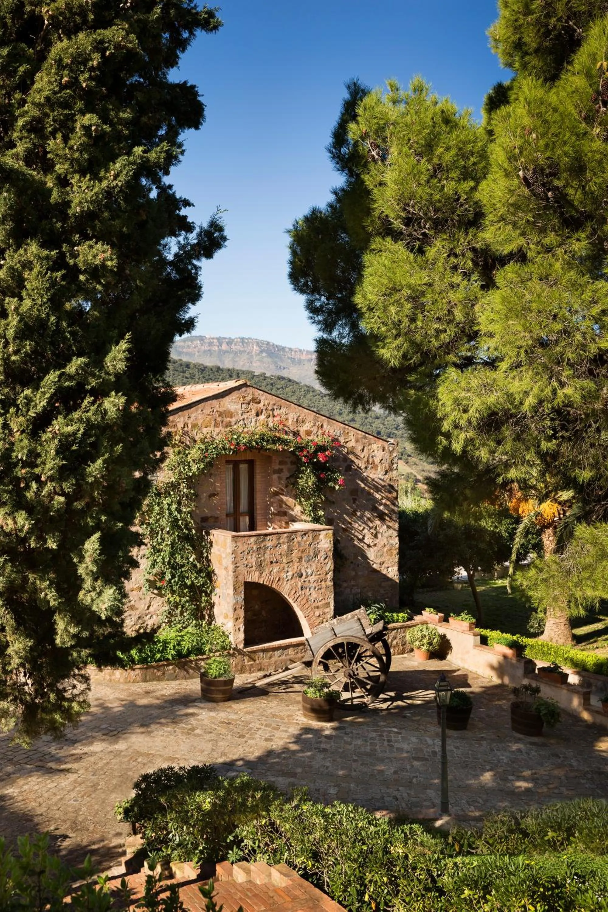 Garden in Relais Abbazia Santa Anastasia Resort & Winery