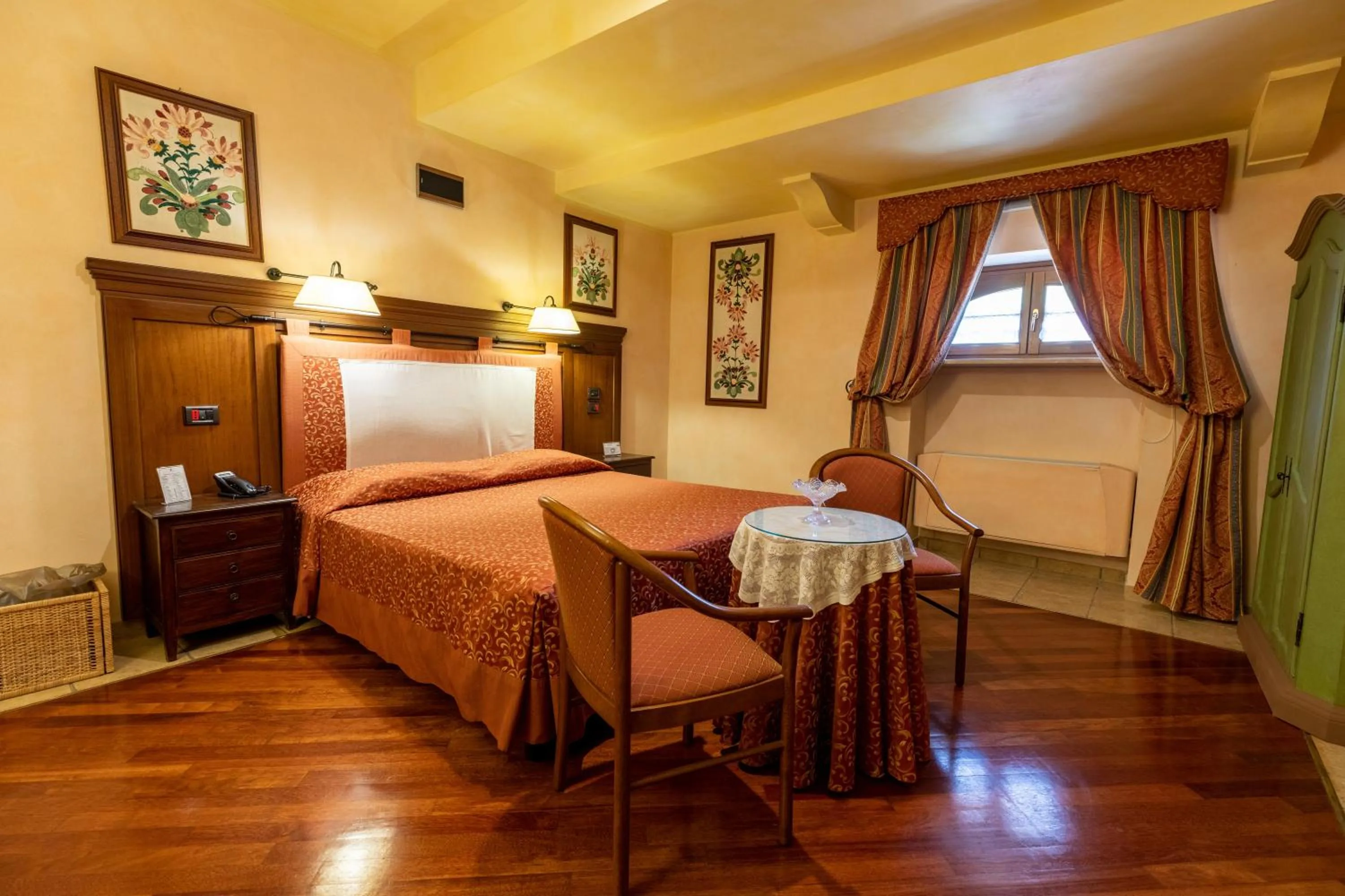 Bedroom, Bed in Relais Abbazia Santa Anastasia Resort & Winery