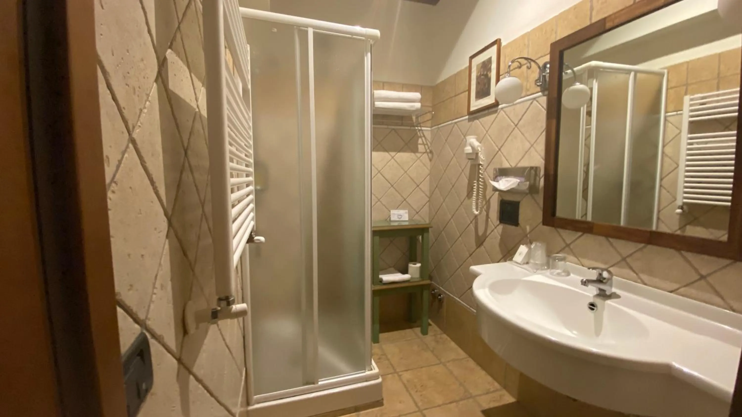 Shower in Relais Abbazia Santa Anastasia Resort & Winery