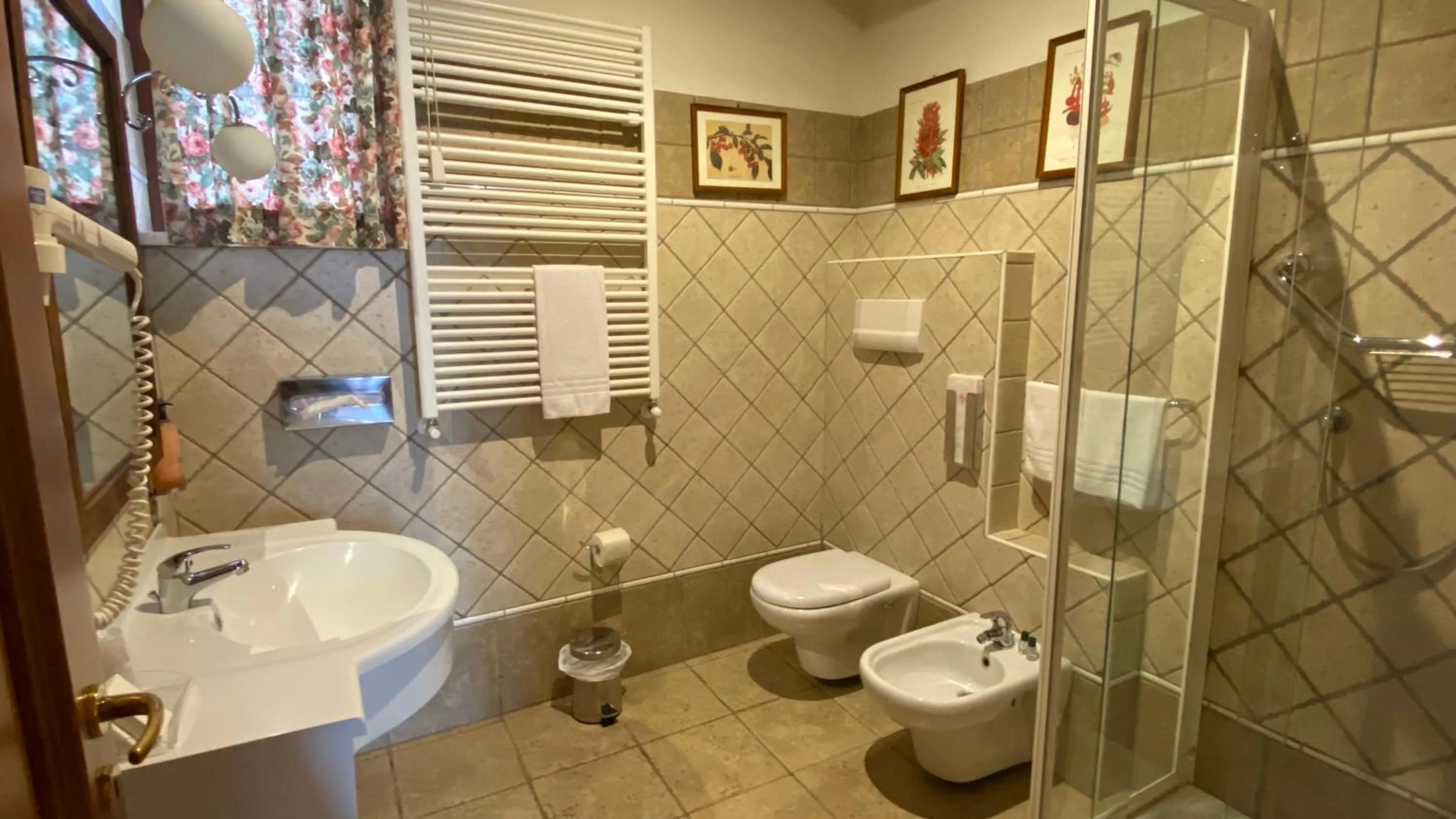 Bathroom in Relais Abbazia Santa Anastasia Resort & Winery