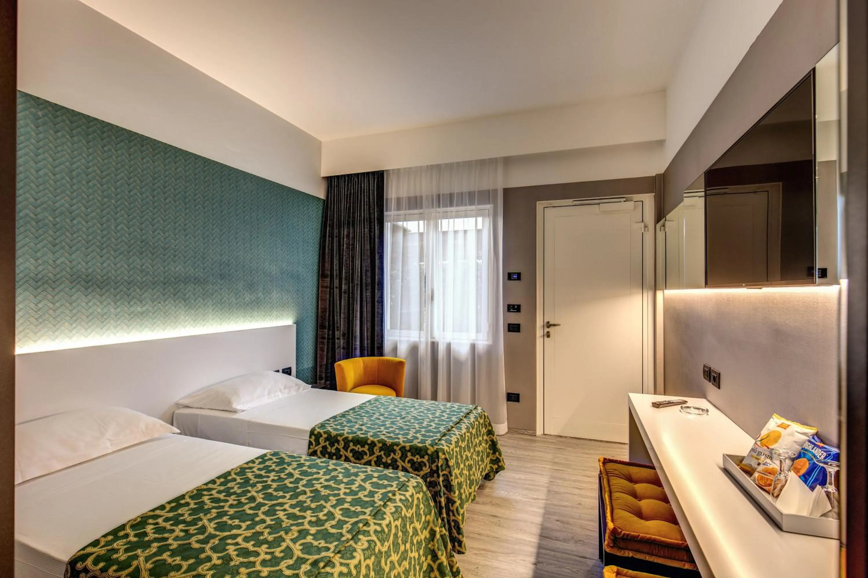 Photo of the whole room, Bed in Motel Rona