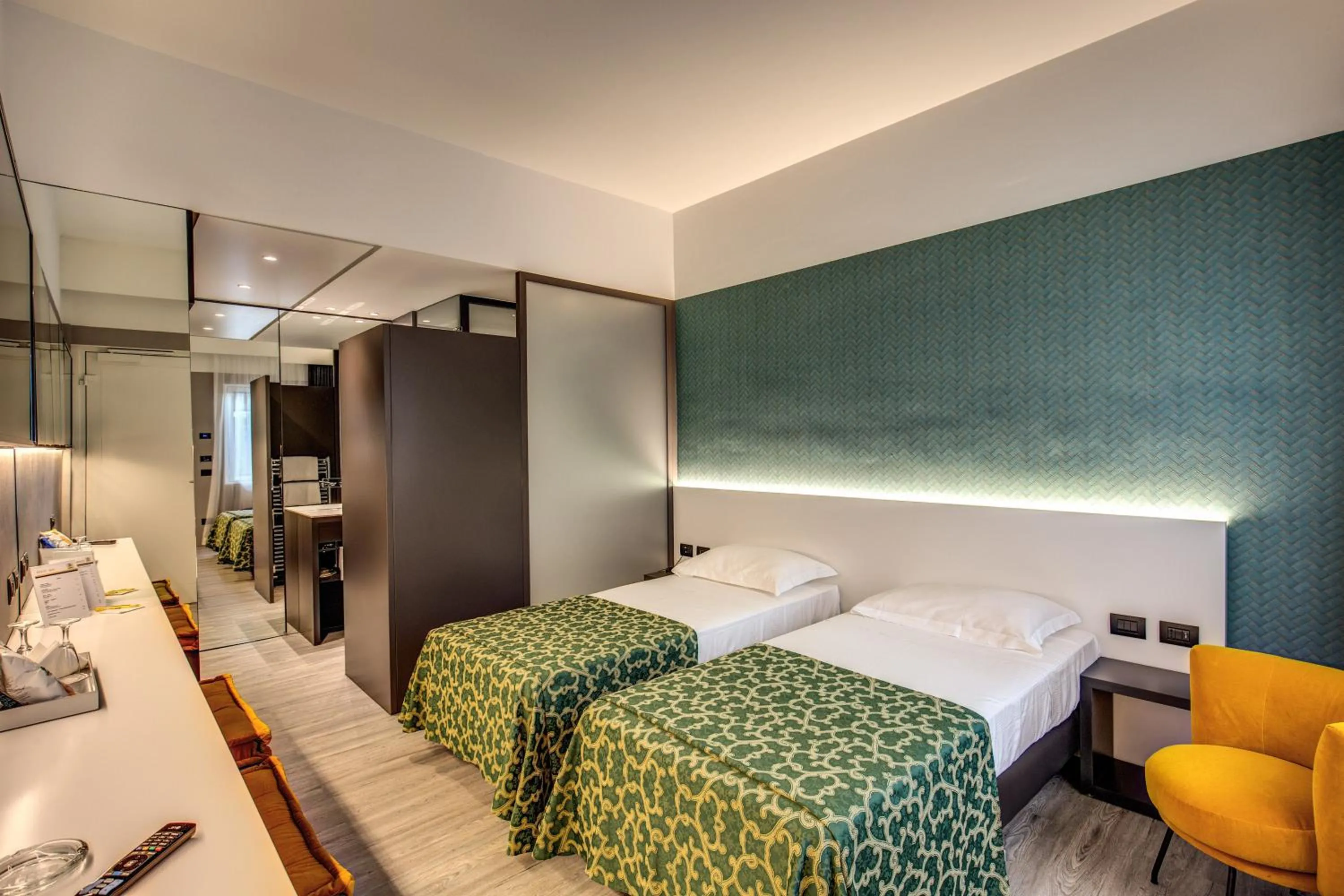 Bathroom, Bed in Motel Rona