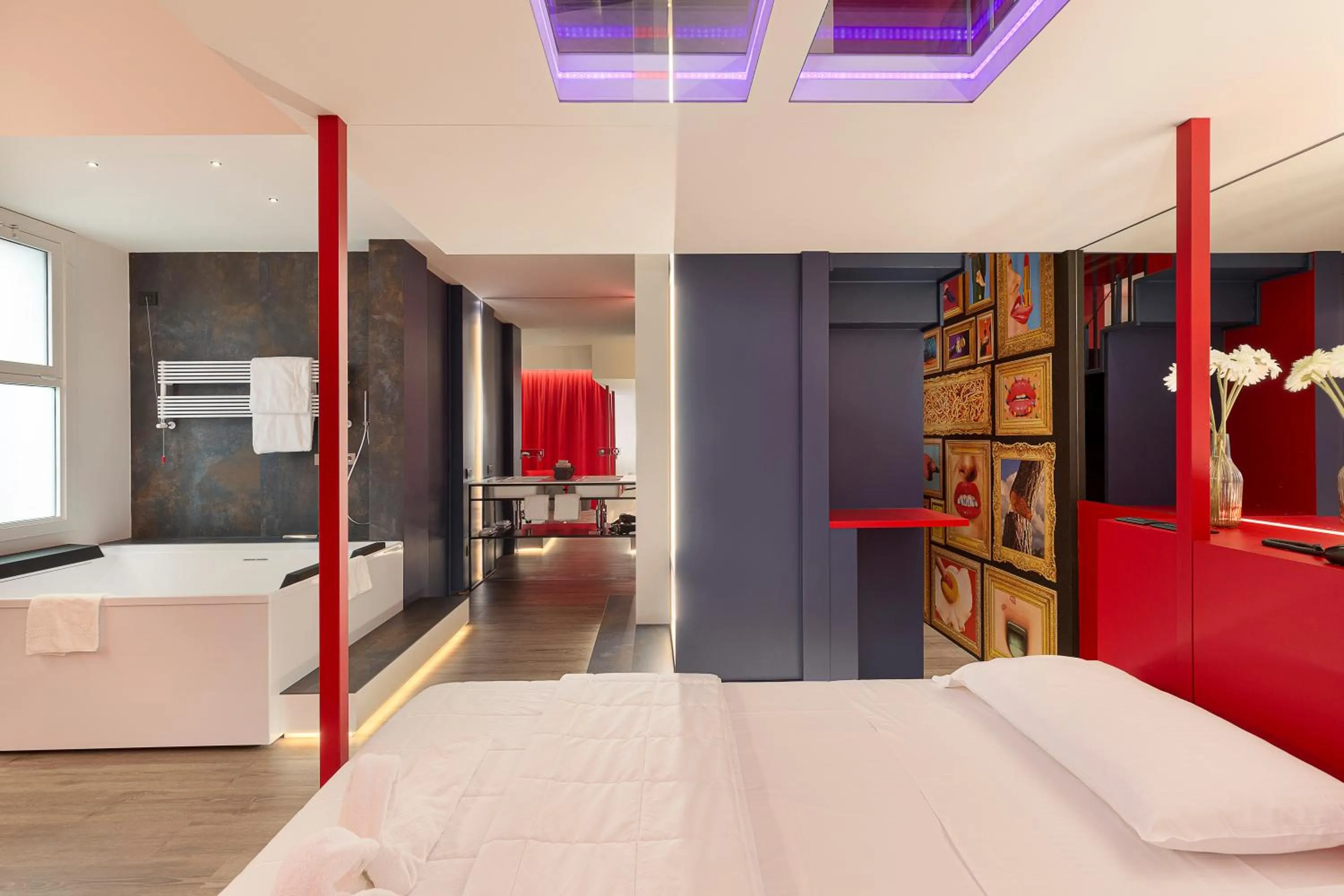 Photo of the whole room, Bed in Motel Rona