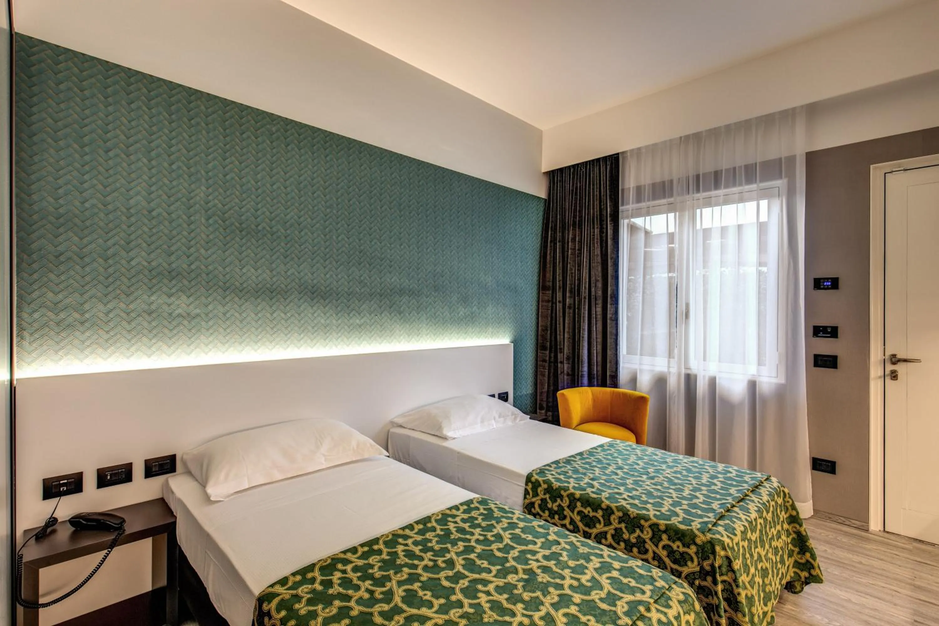 Photo of the whole room, Bed in Motel Rona