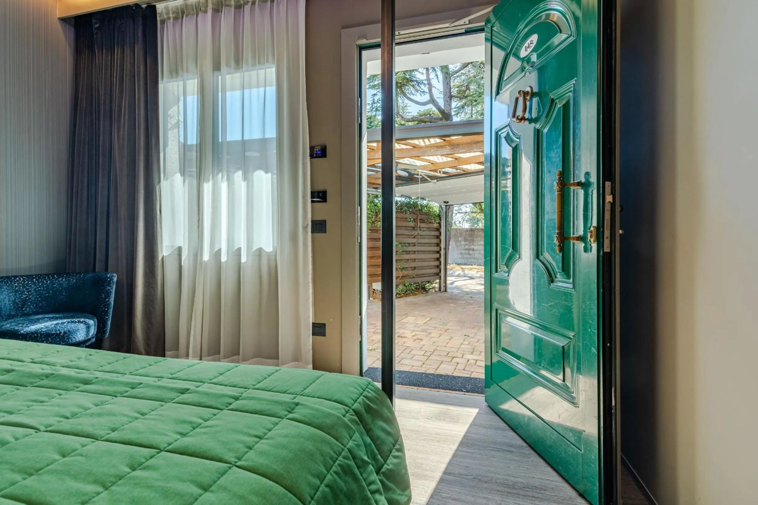 Bedroom, Bed in Motel Rona