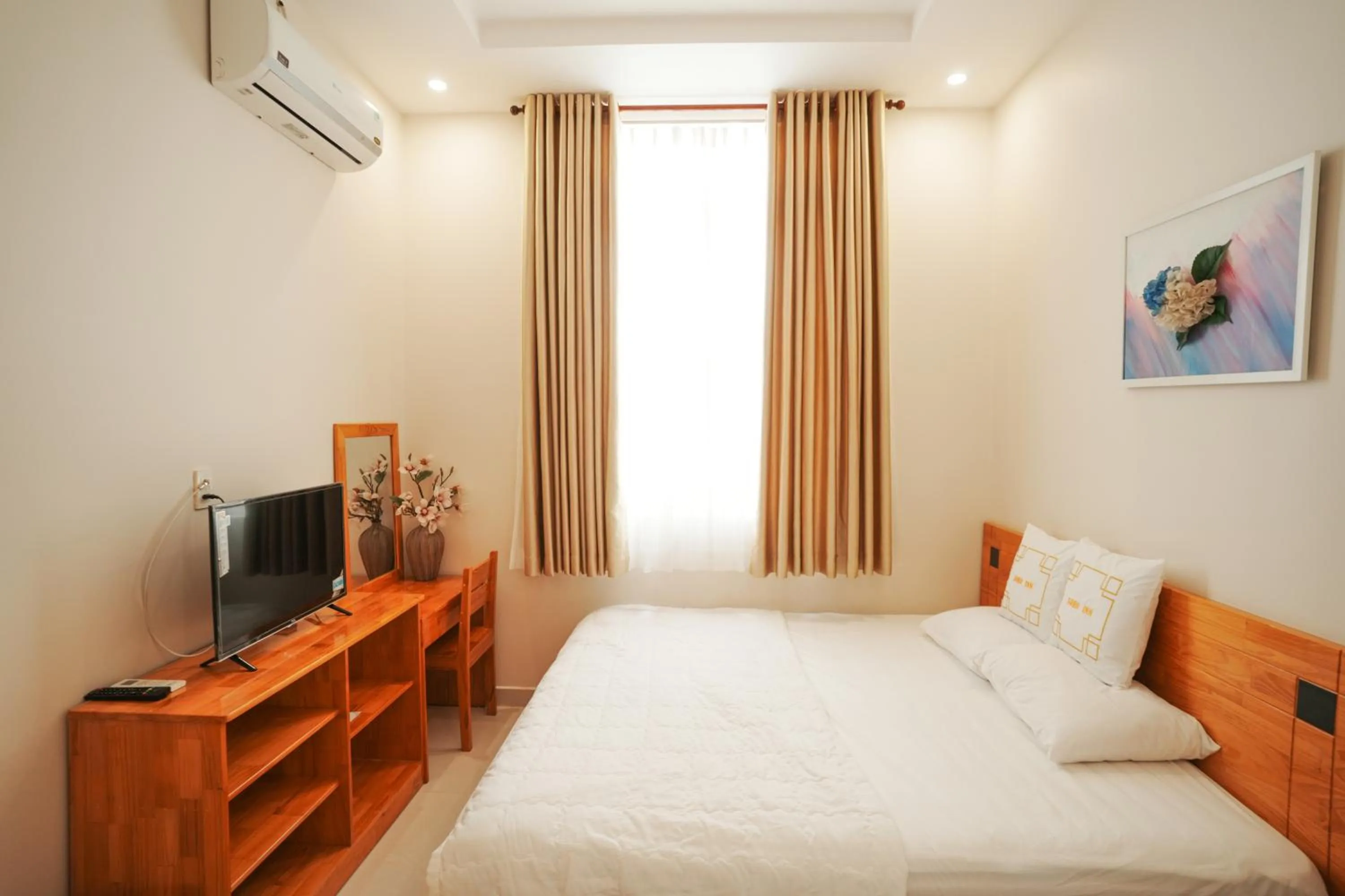 Photo of the whole room in Soho Inn