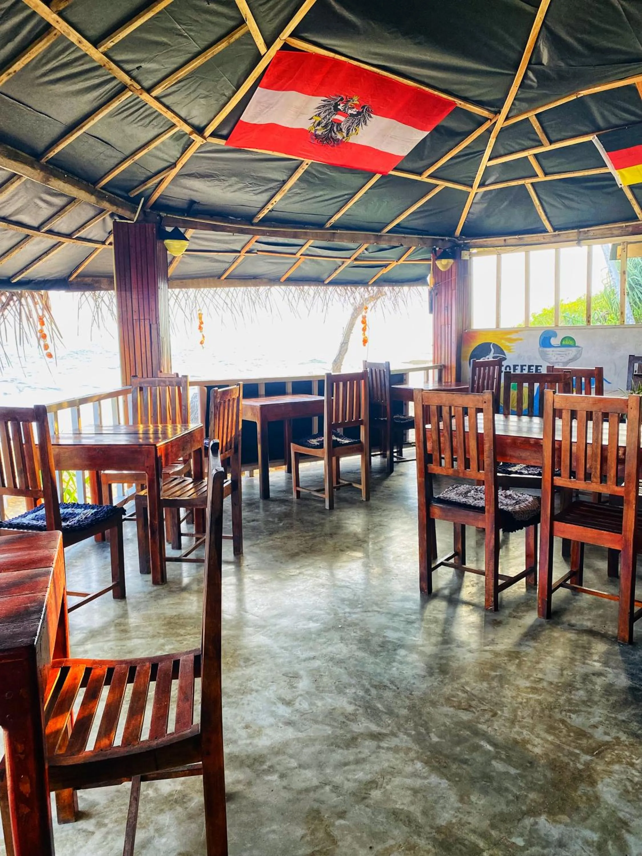 Restaurant/places to eat in Little Pumpkin Cabanas & seafood restaurant