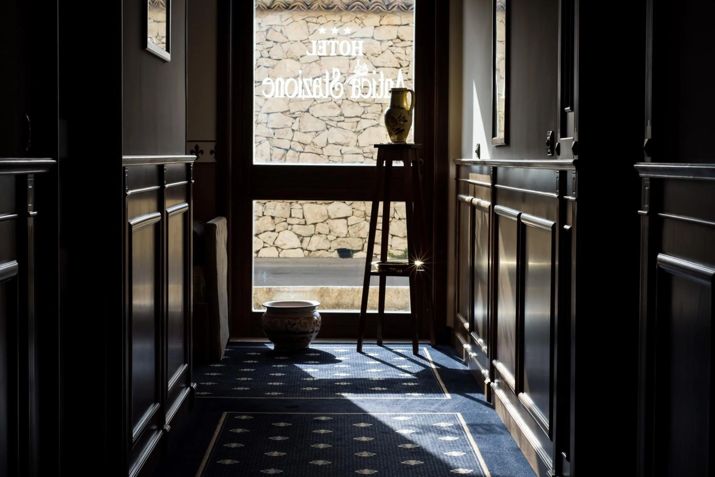 Decorative detail in Antica Stazione