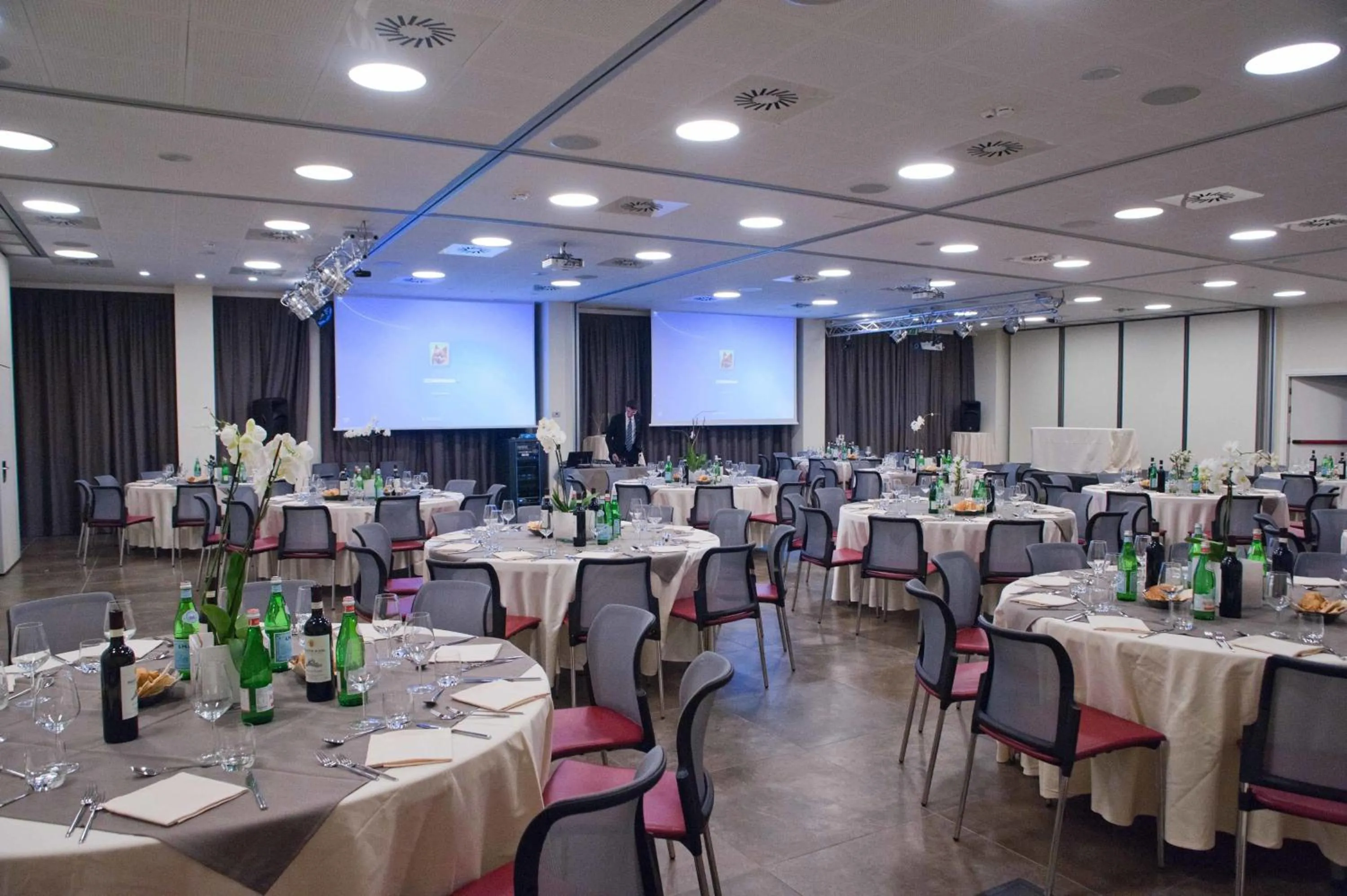 Restaurant/places to eat in AS Hotel Limbiate Fiera