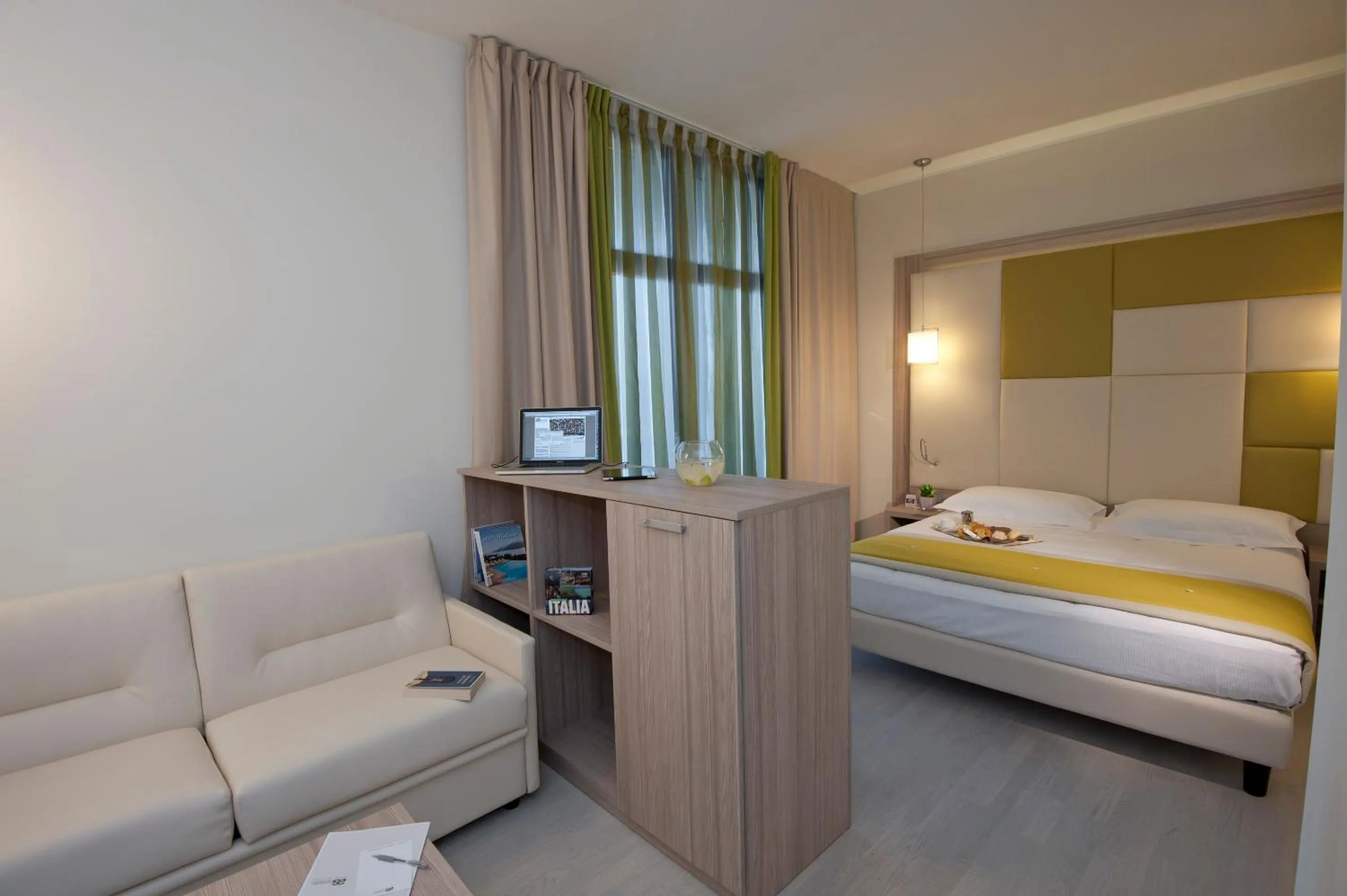 Balcony/Terrace, Bed in AS Hotel Limbiate Fiera