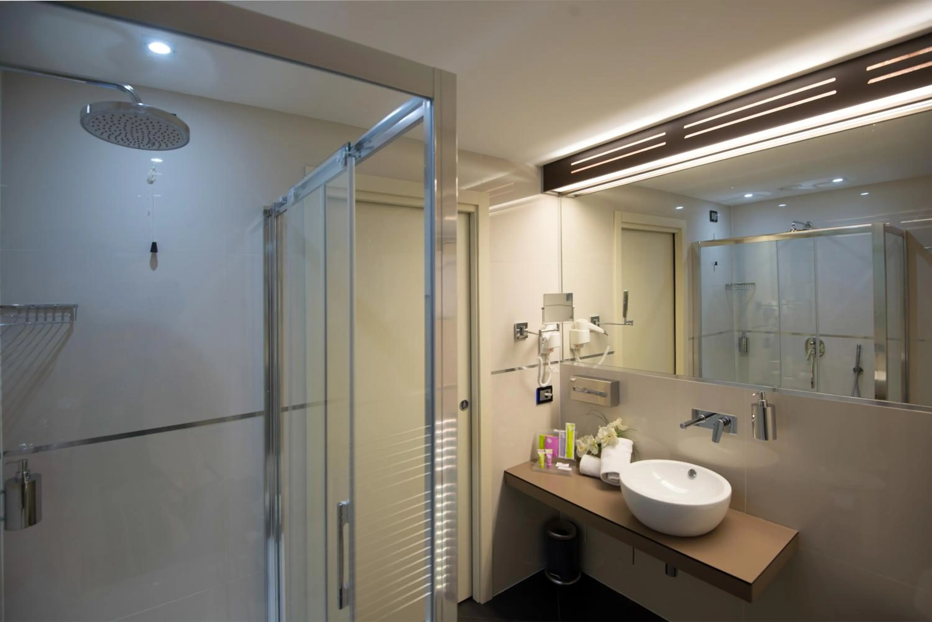 Shower in AS Hotel Limbiate Fiera