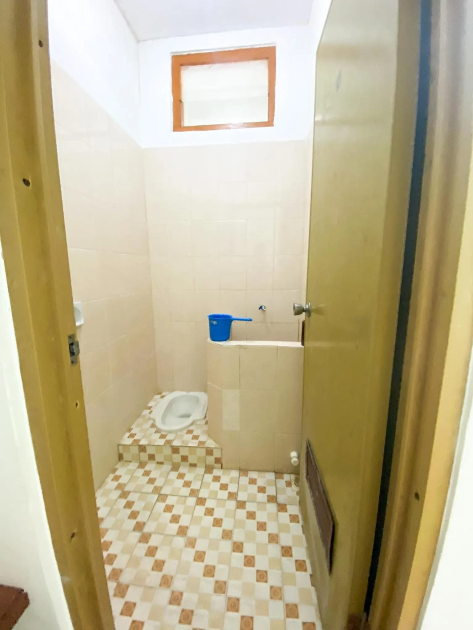 Bathroom in Homey Guesthouse Kertajaya (Syariah)