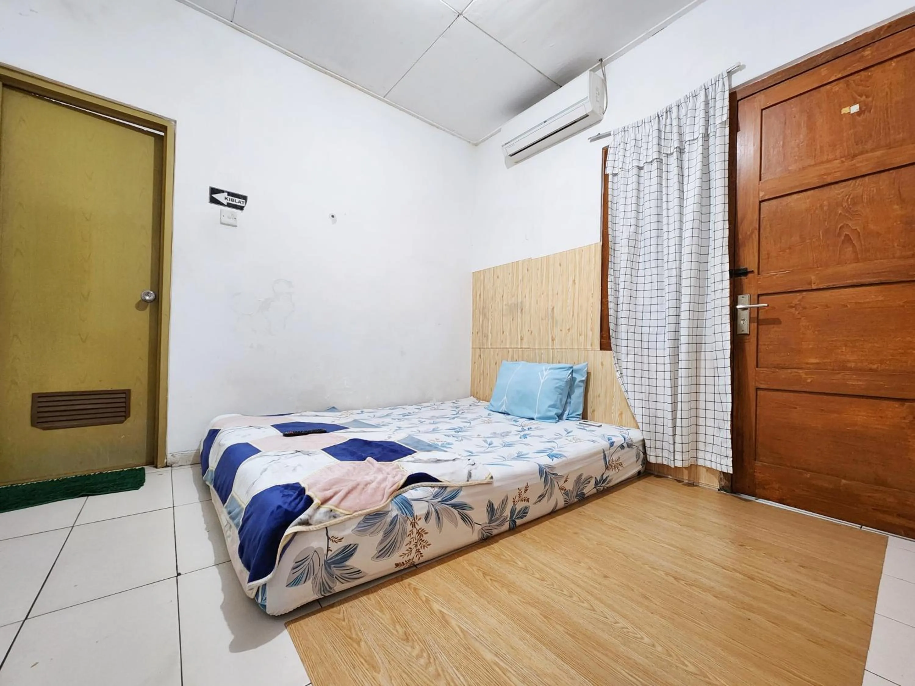 Bed in Homey Guesthouse Kertajaya (Syariah)