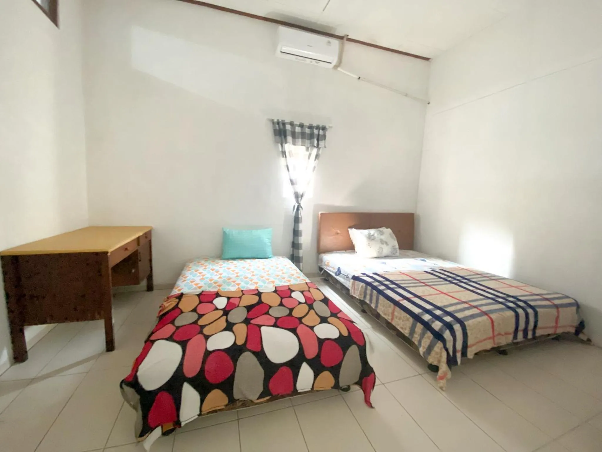 Photo of the whole room, Bed in Homey Guesthouse Kertajaya (Syariah)