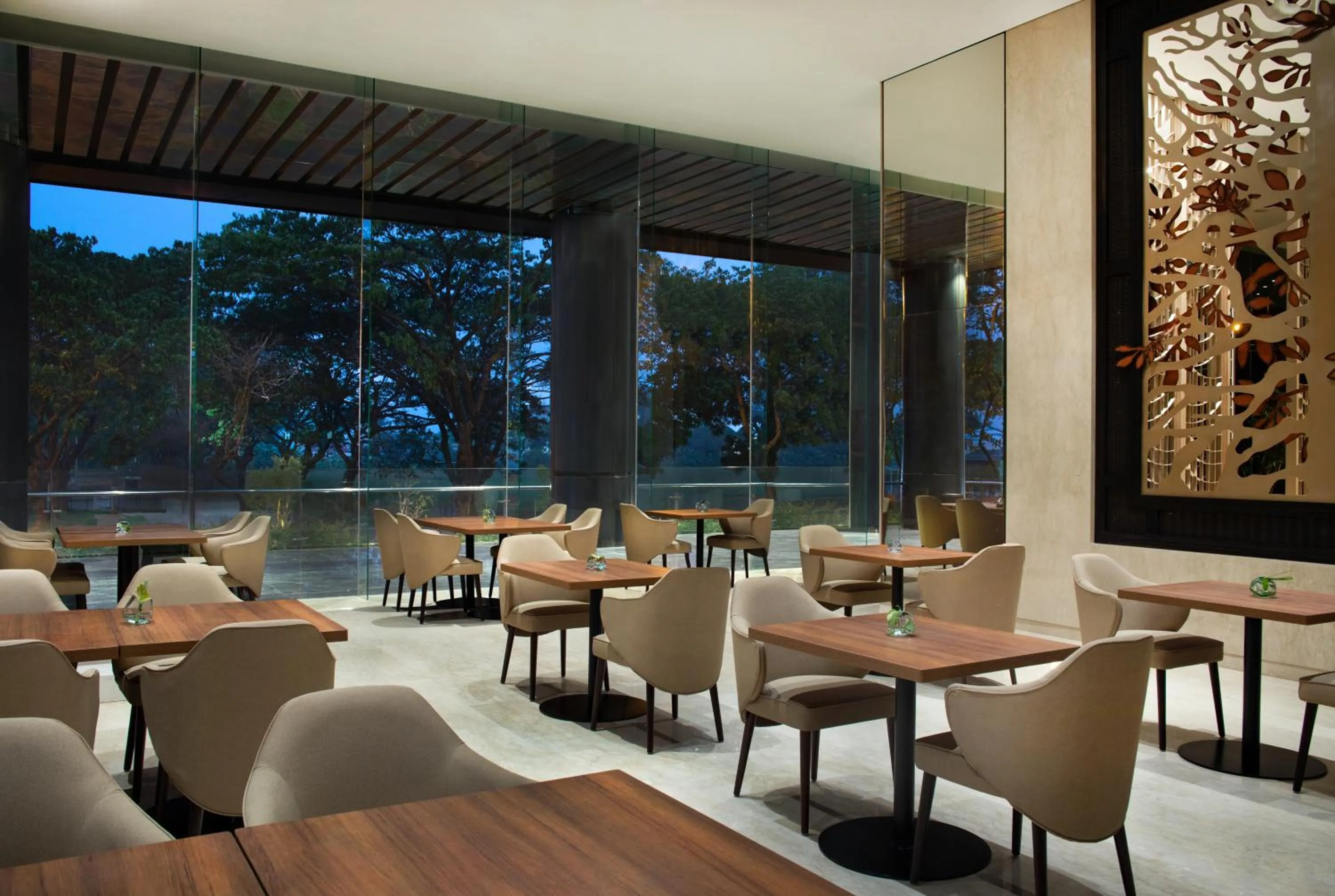 Restaurant/places to eat in Trembesi Hotel