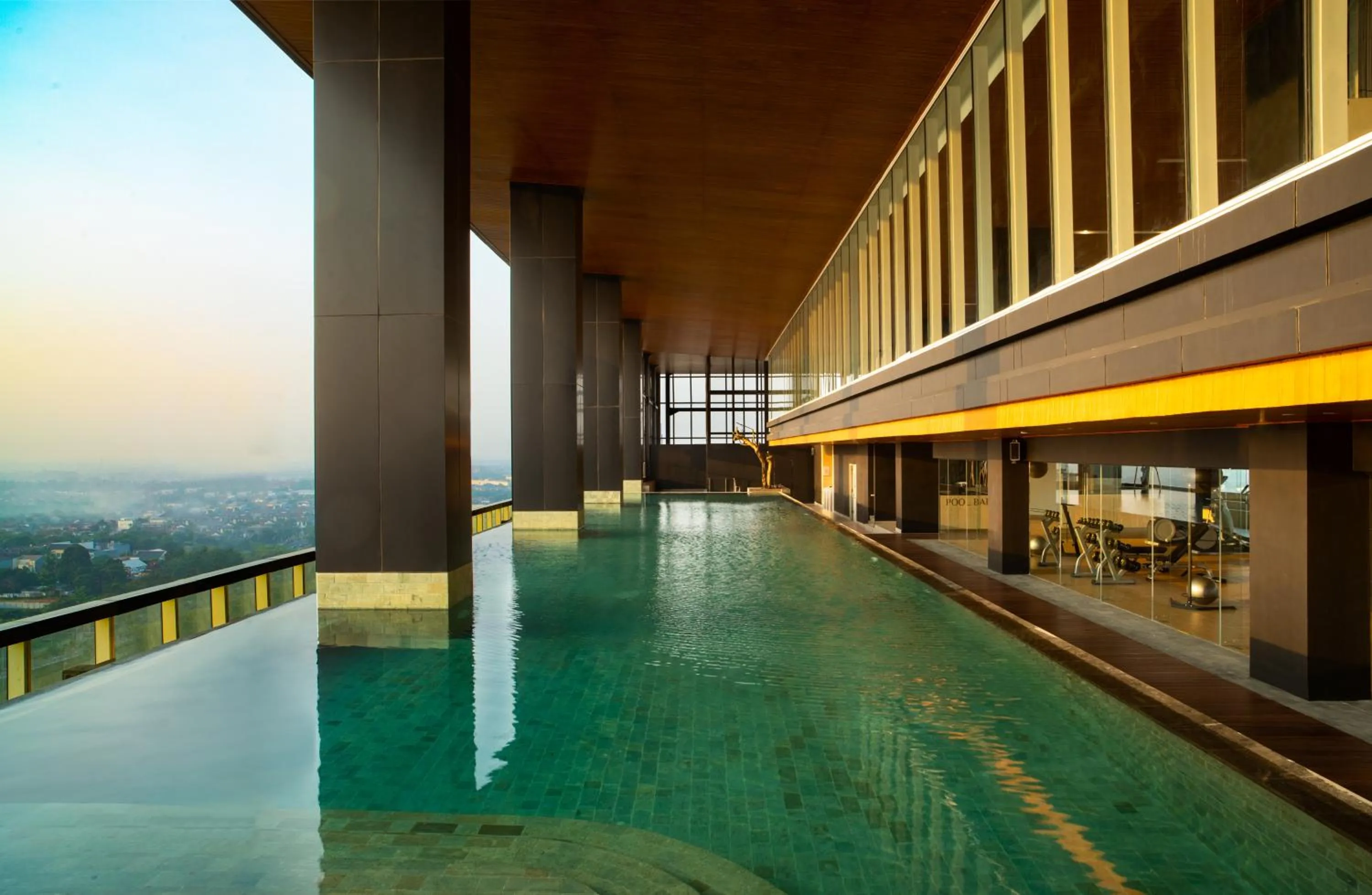 Swimming pool in Trembesi Hotel