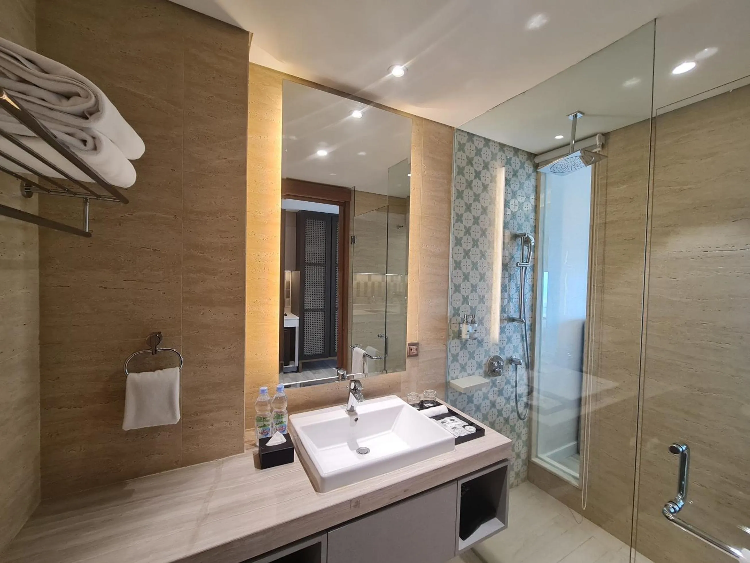 Shower in Trembesi Hotel