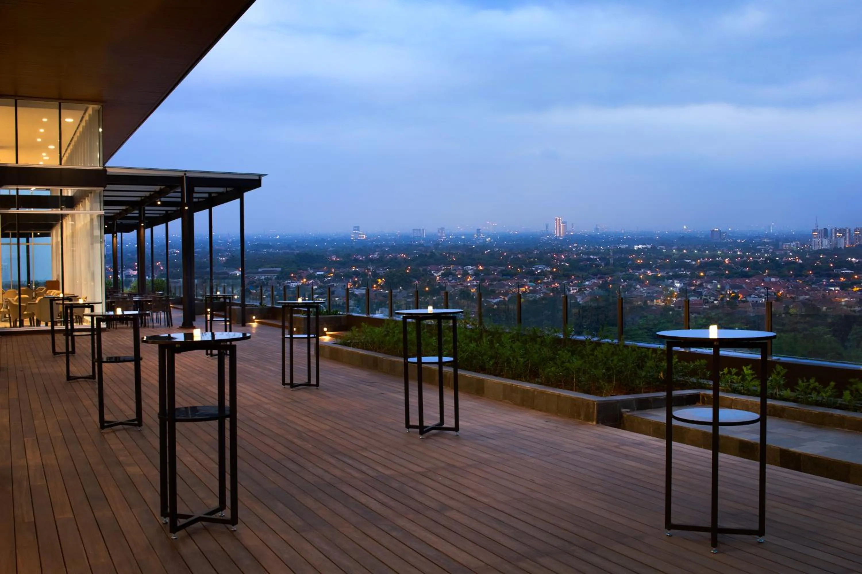 Restaurant/places to eat in Trembesi Hotel