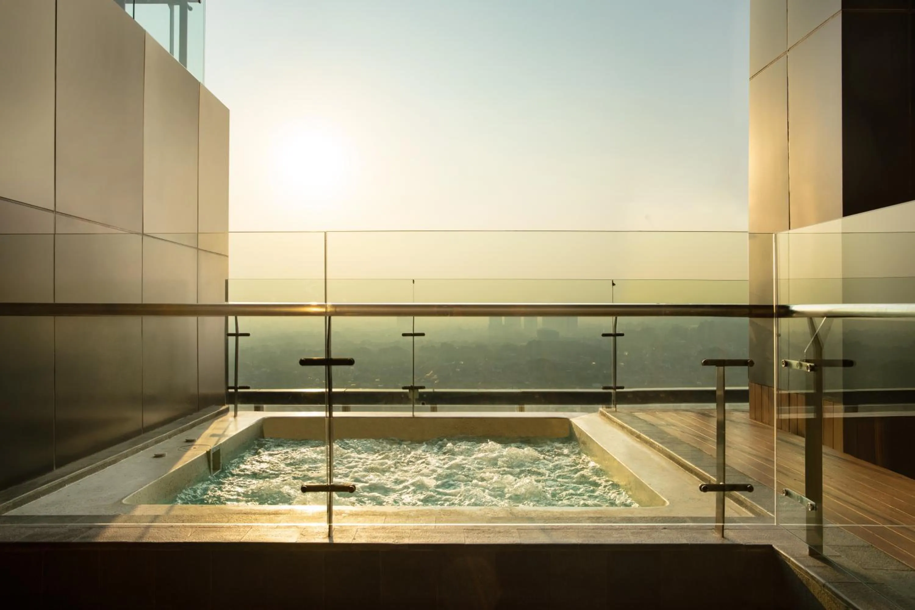 Swimming pool in Trembesi Hotel