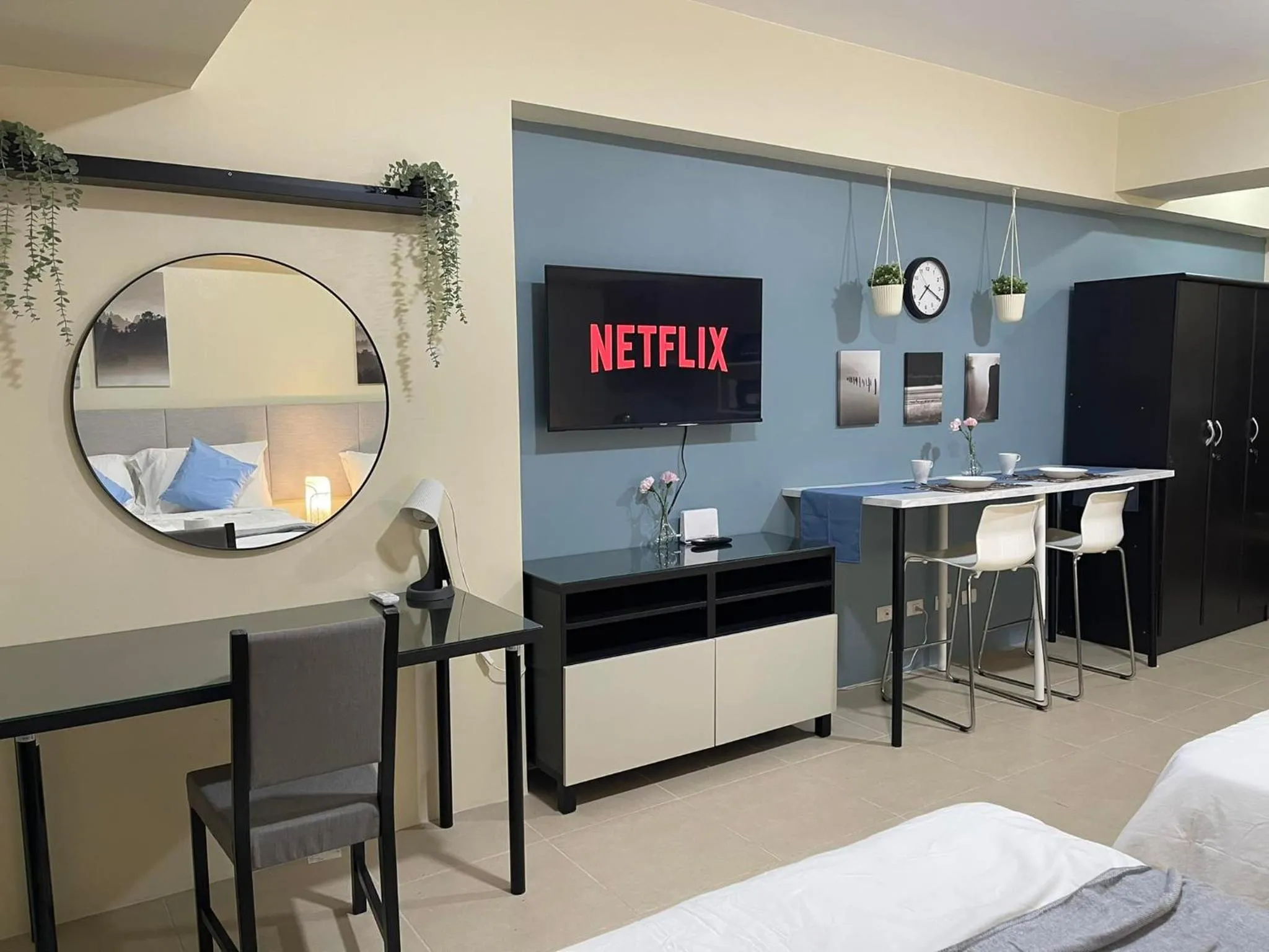 TV and multimedia, Bed in Serin Tagaytay Staycation
