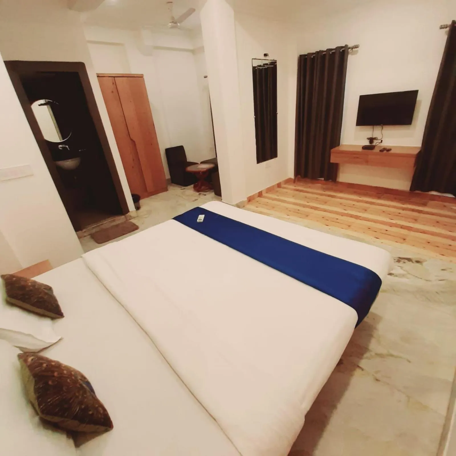 Bedroom in Hotel Nisha Nest, Bhopal