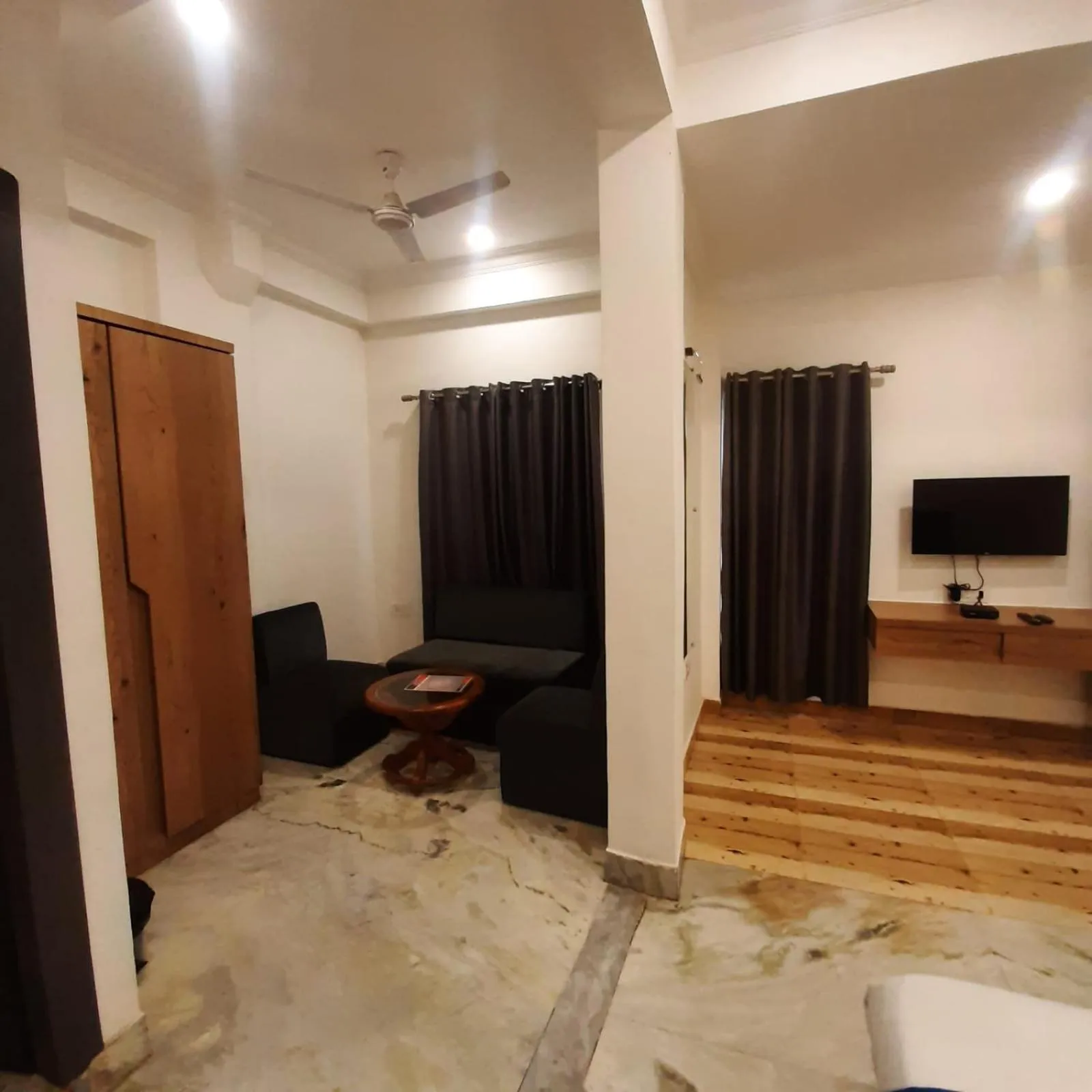 TV and multimedia in Hotel Nisha Nest, Bhopal