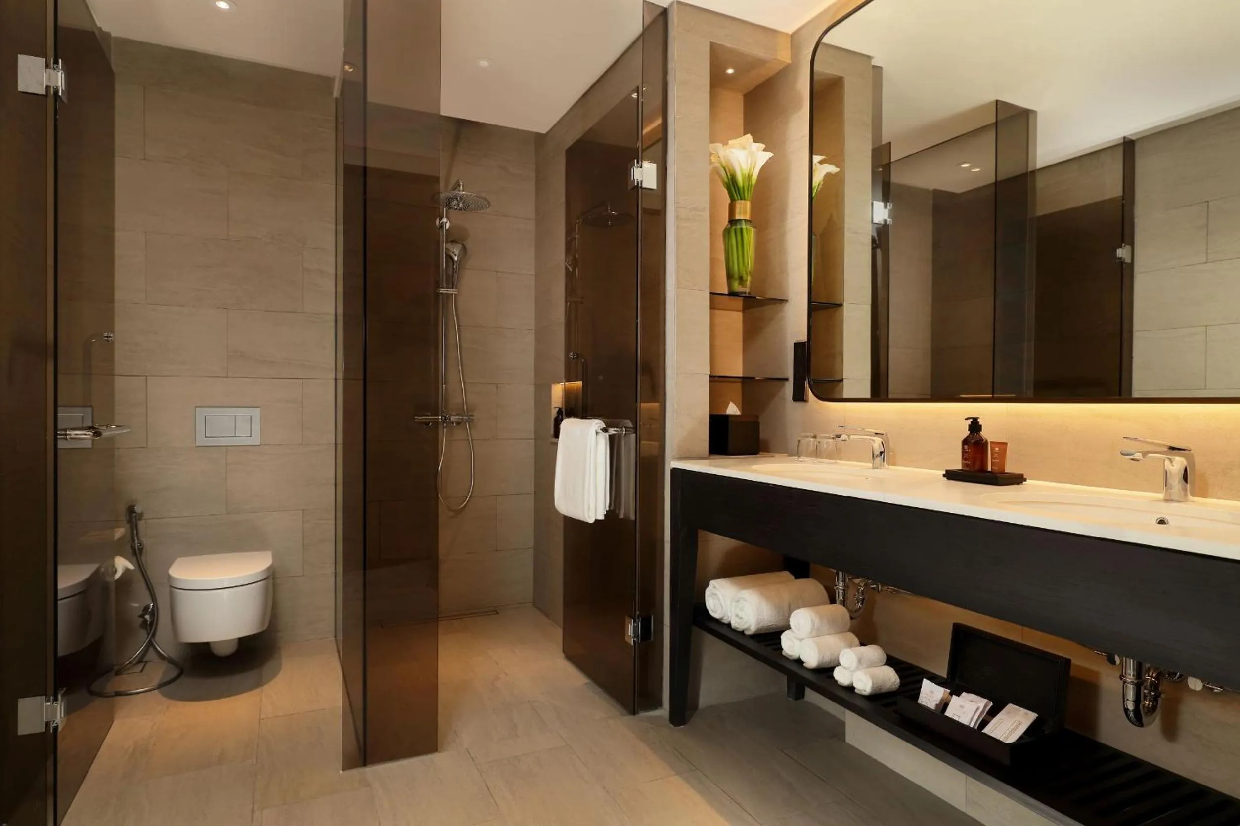 Shower in Padma Hotel Semarang